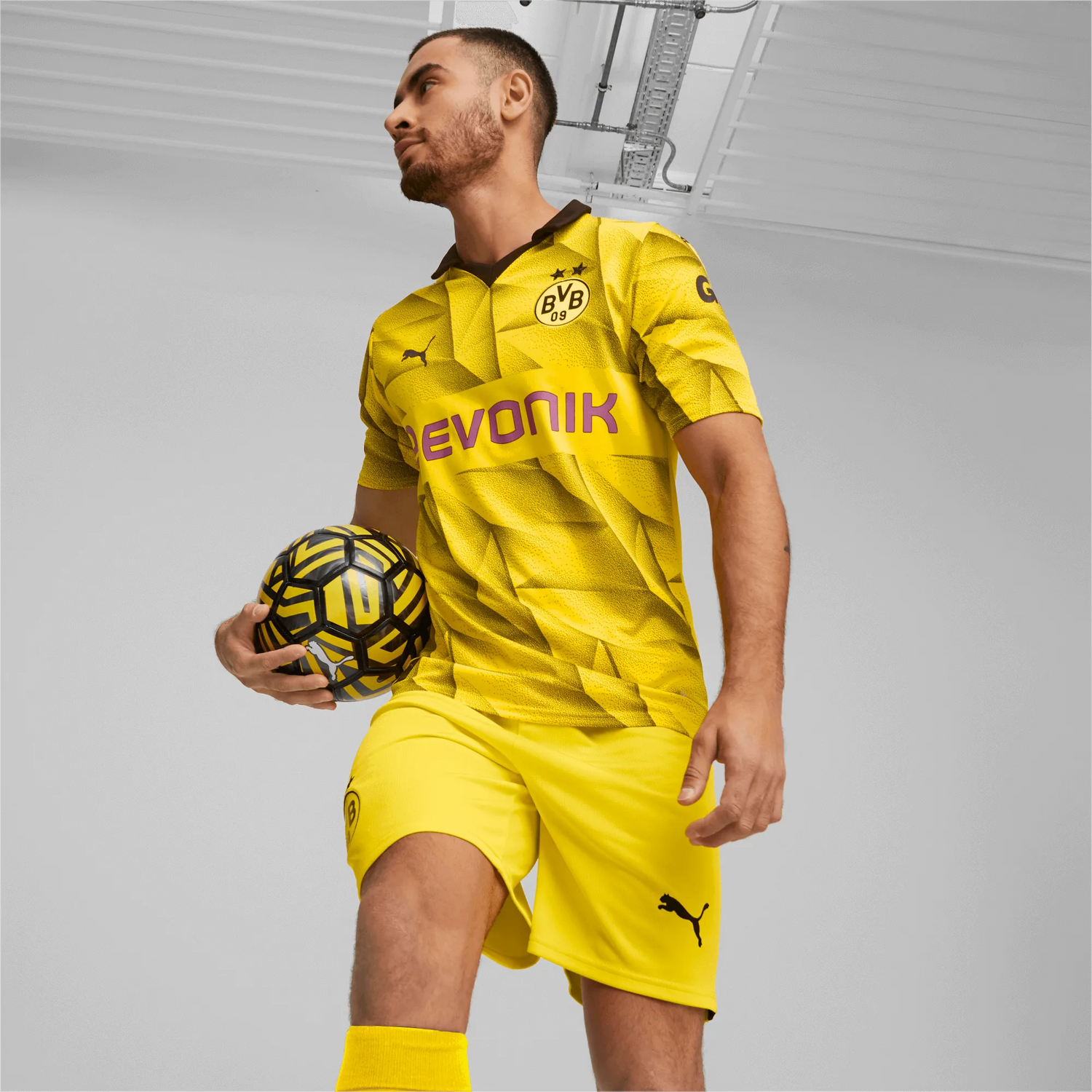 Puma 2023-24 Borussia Dortmund Men's Stadium Third Jersey (Model - Front)