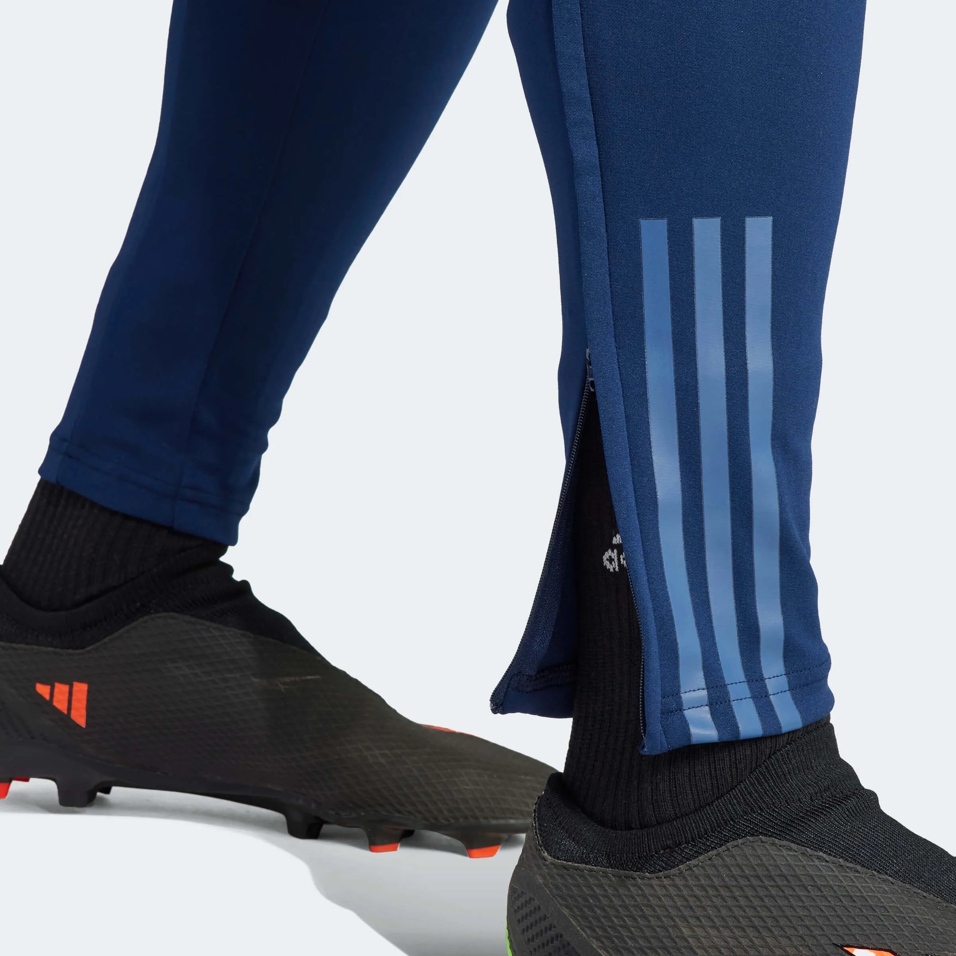 adidas 2023-24 Arsenal Men's EU Training Pants (Detail 2)