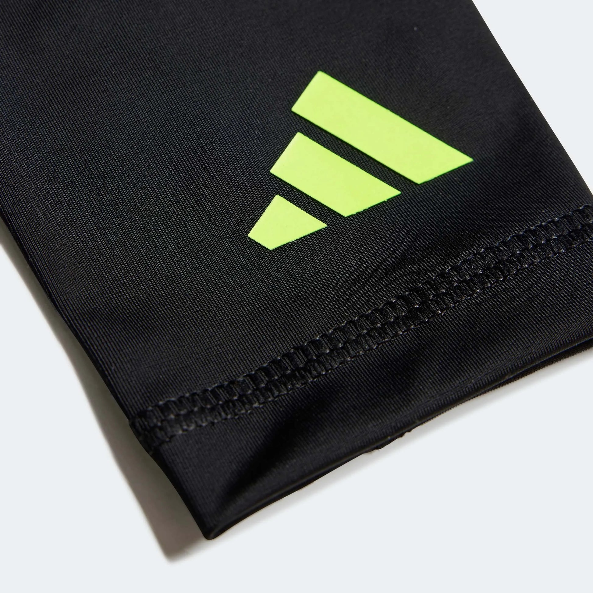 adidas FA23 Predator Competition Shin Guards (Detail 2)