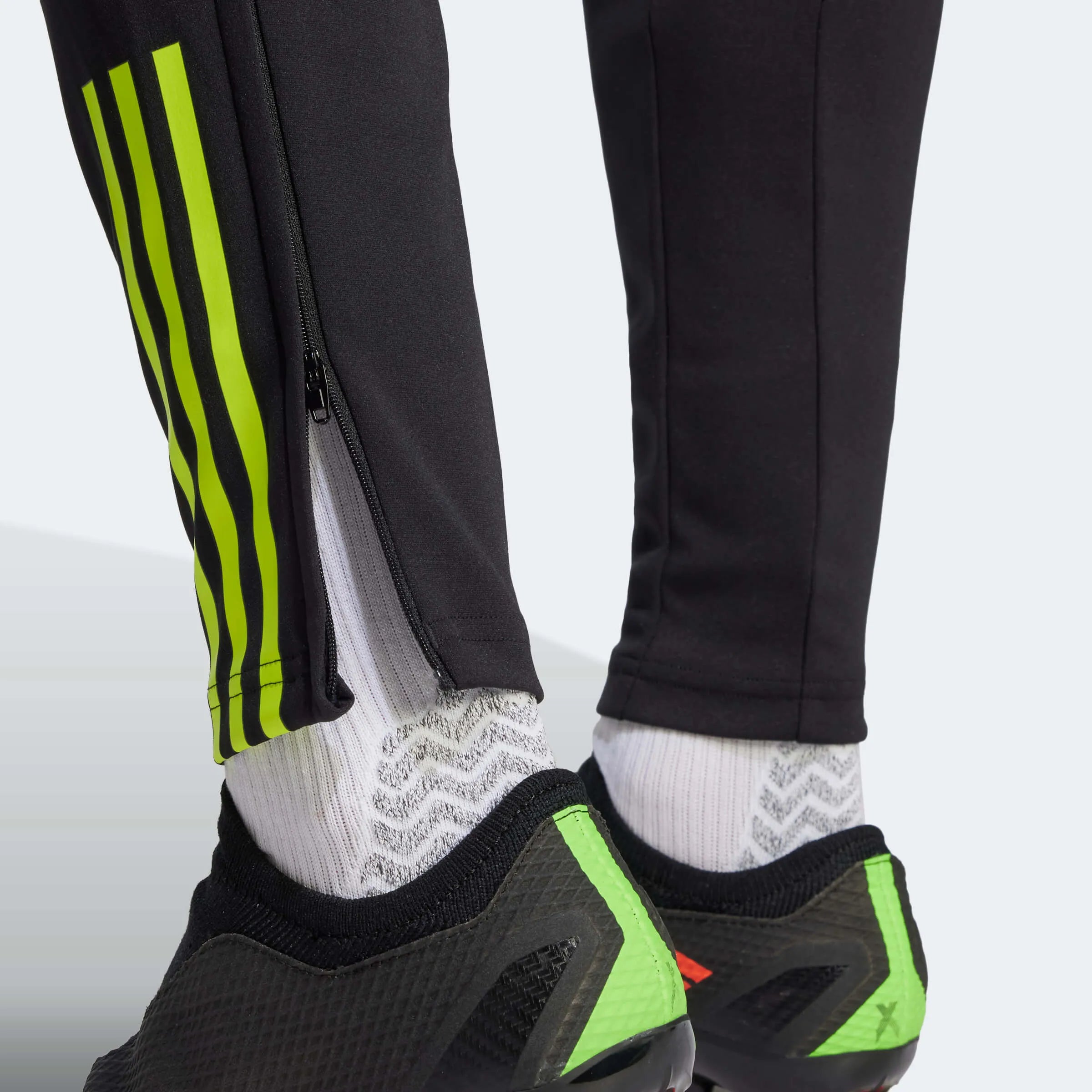 adidas 2023-24 Arsenal Men's Training Pants (Detail 2)