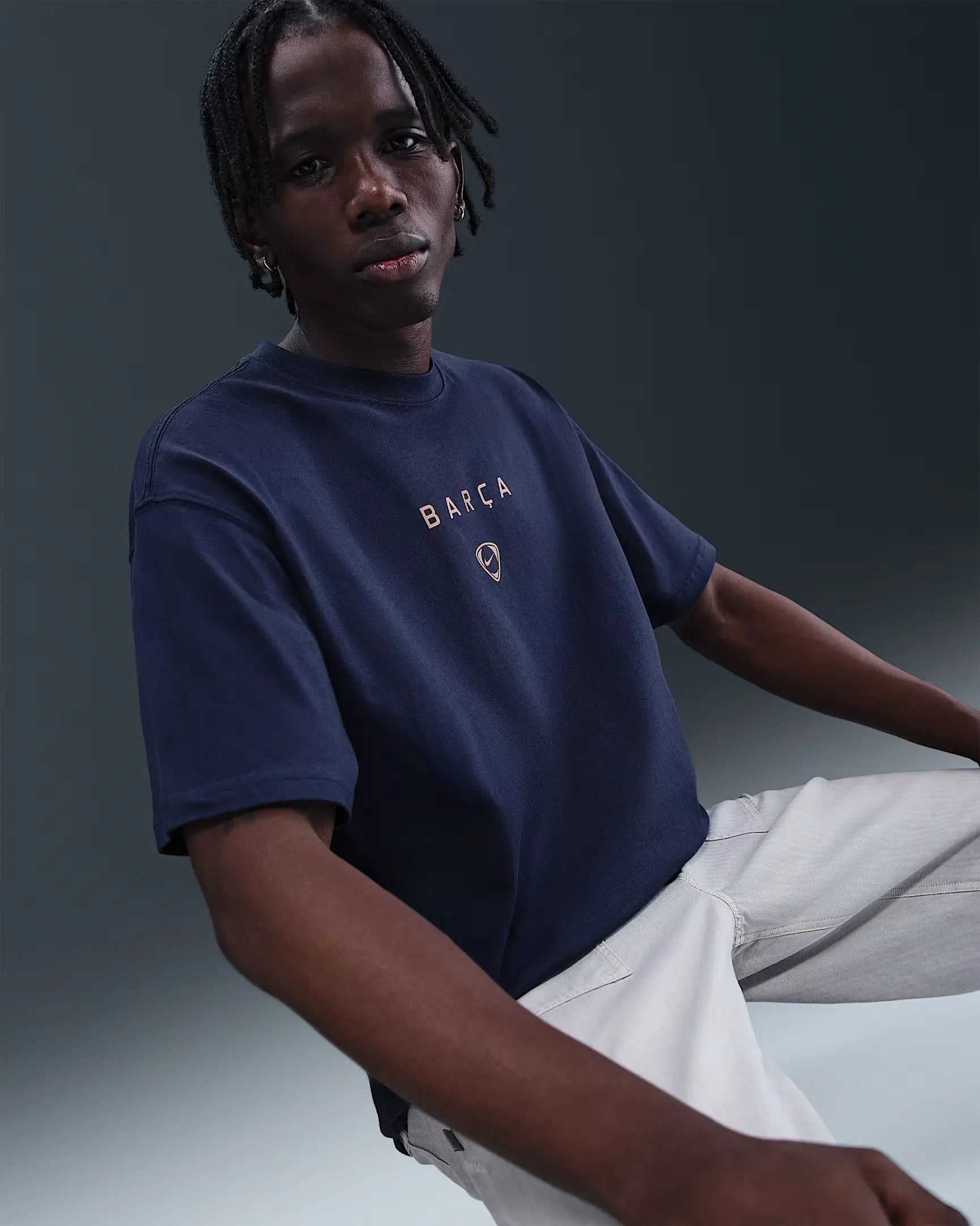 Nike 2025-26 Barcelona Men's T90 Wordmark Tee (Detail 2)