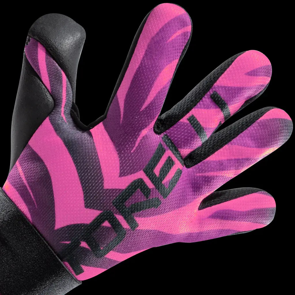 Storelli Youth Gladiator Challenger FS Goalkeeper Gloves (Detail 1)