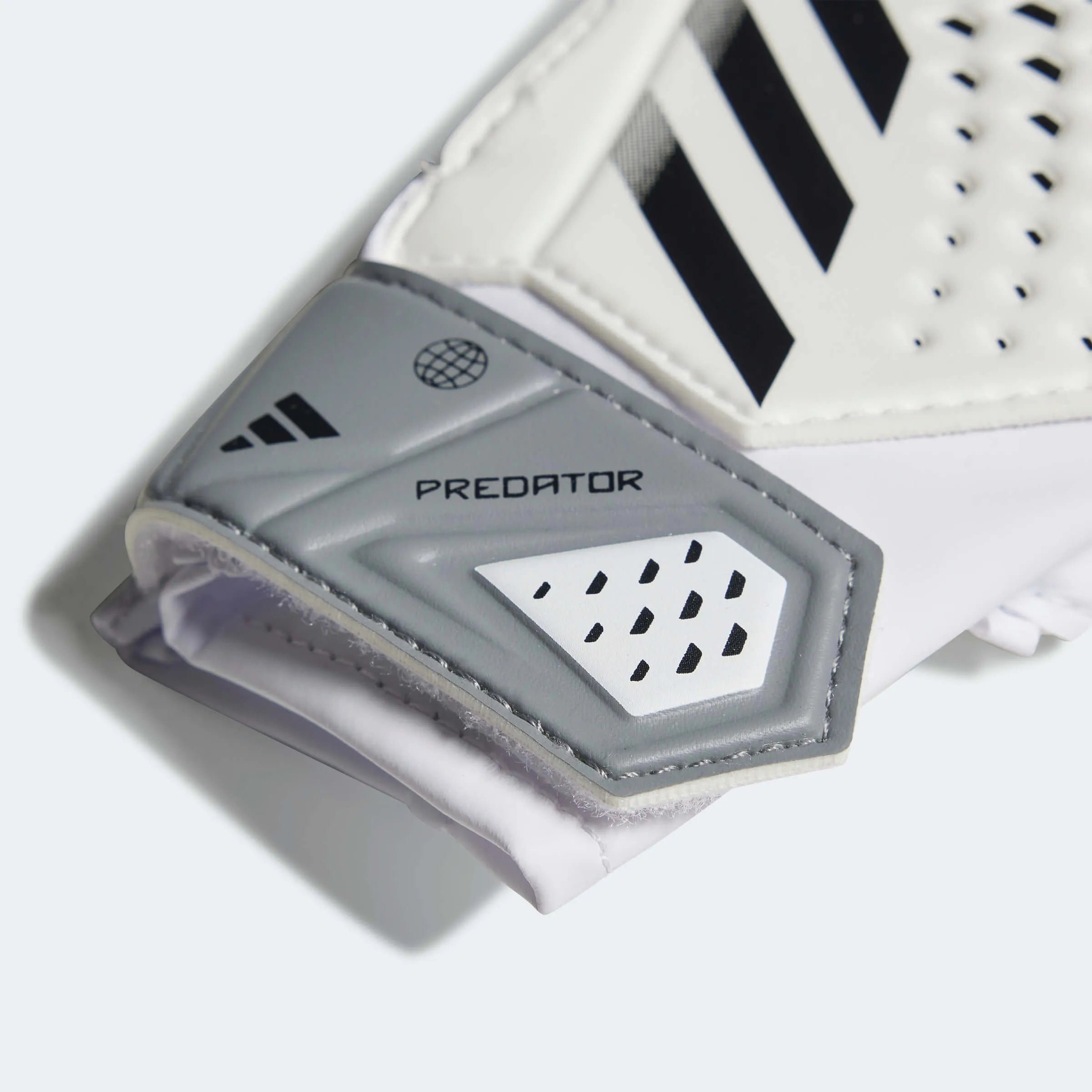 adidas FA23 Predator Training Youth Goalkeeper Gloves (Detail 1)