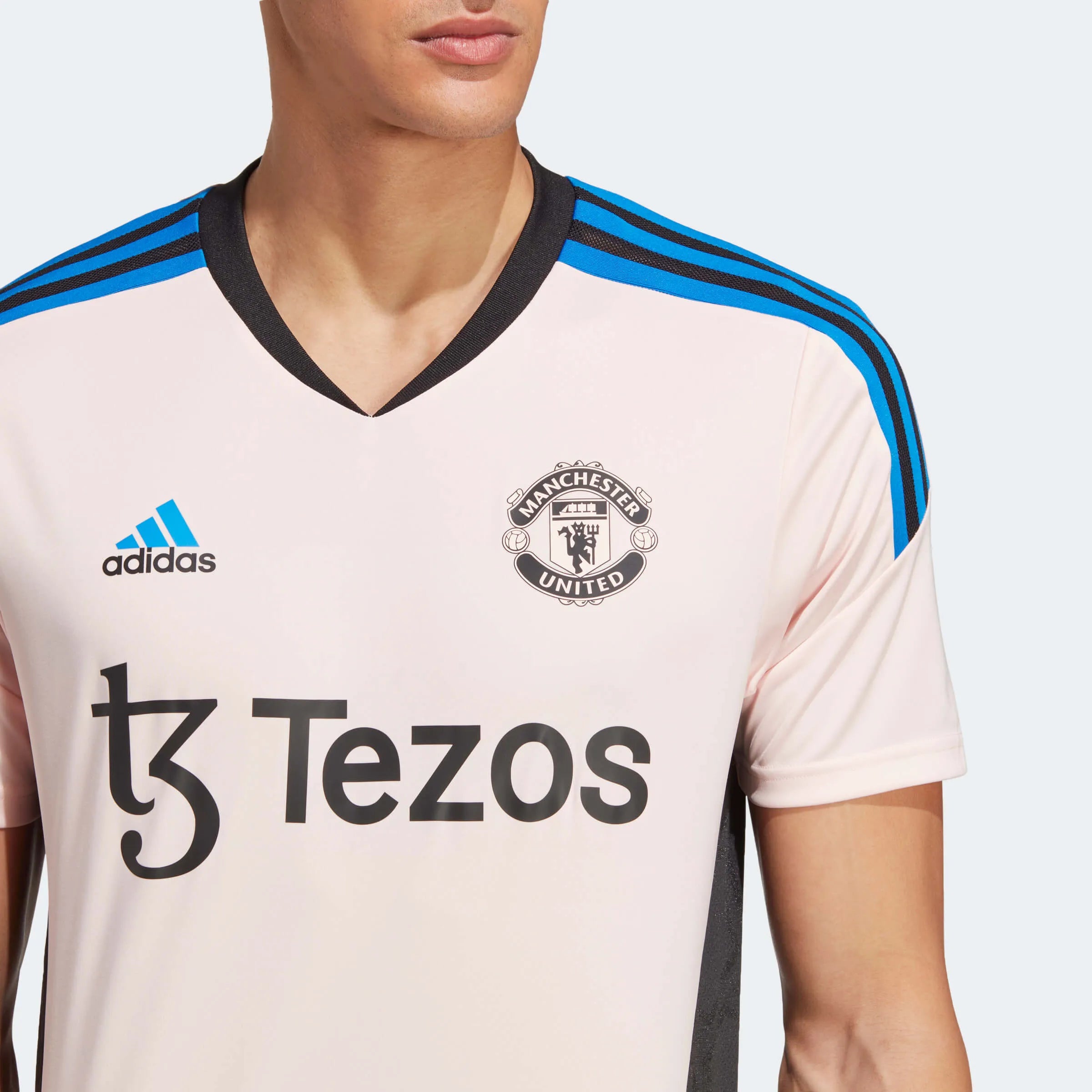 adidas 2023 Manchester United Training Jersey - Icey Pink (Detail 1)