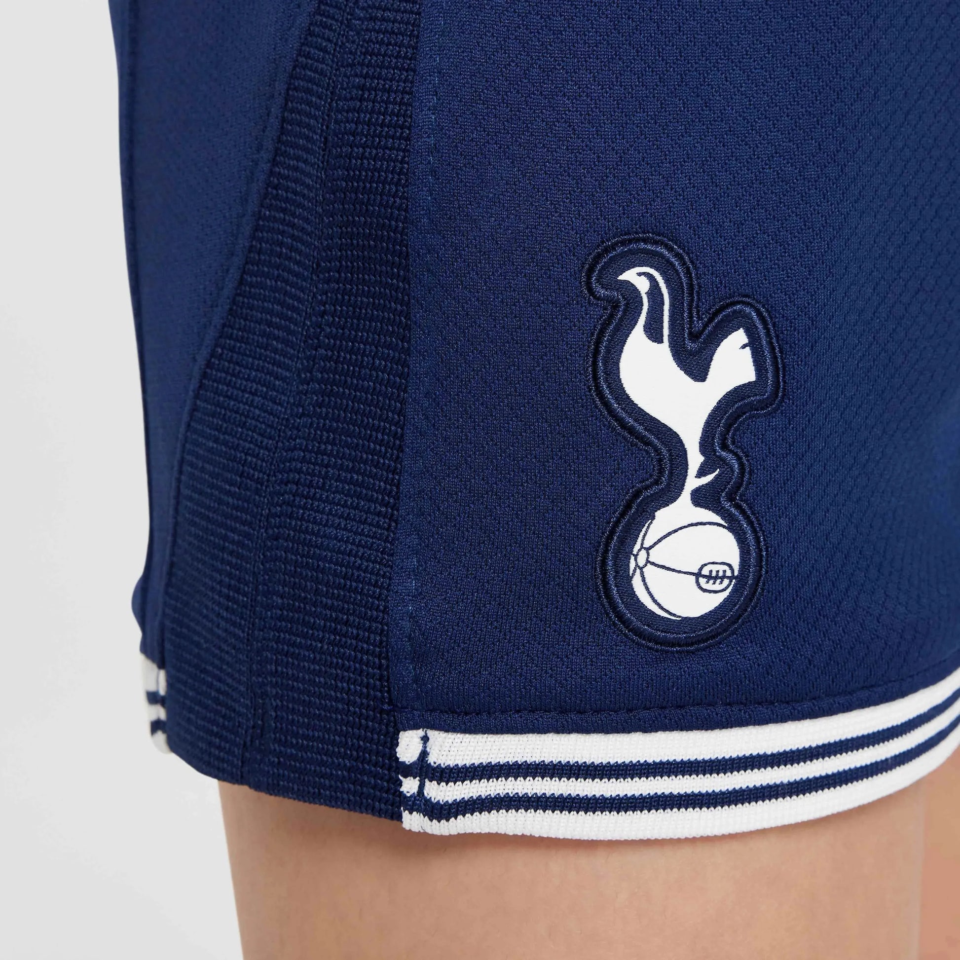 Nike 2024-25 Tottenham Little Kids' Stadium Home Kit (Detail 3)