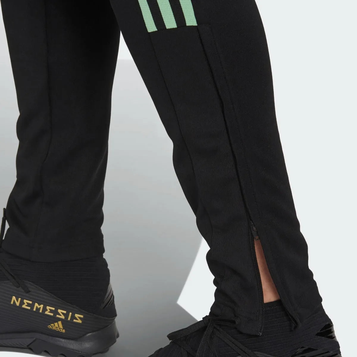 Adidas 2021 Manchester United Pants - Black (Detail 2)
