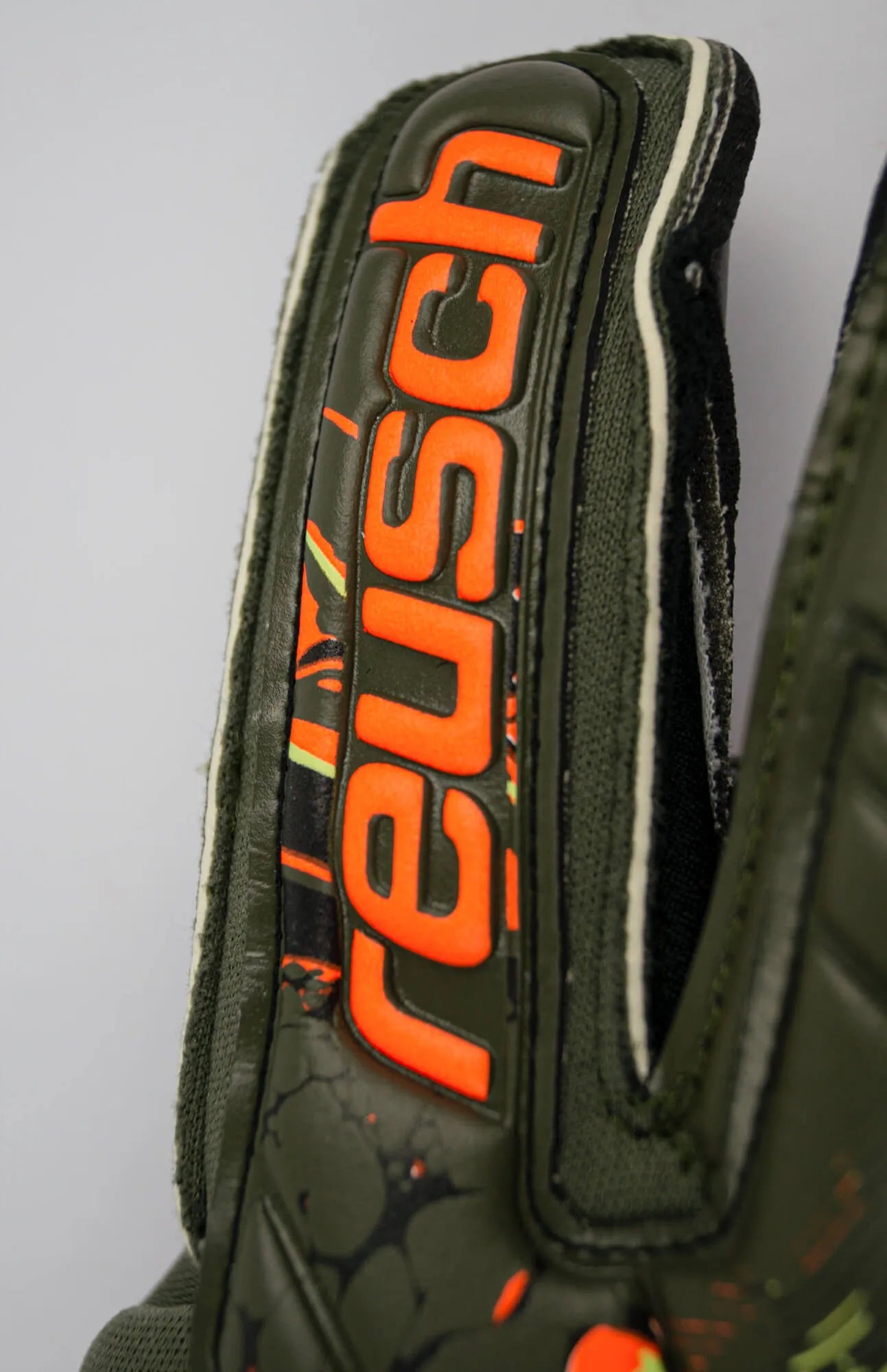Reusch FG Fusion Ortho Goaliator Goalkeeper Gloves - Green-Black-Orange (Detail 3)