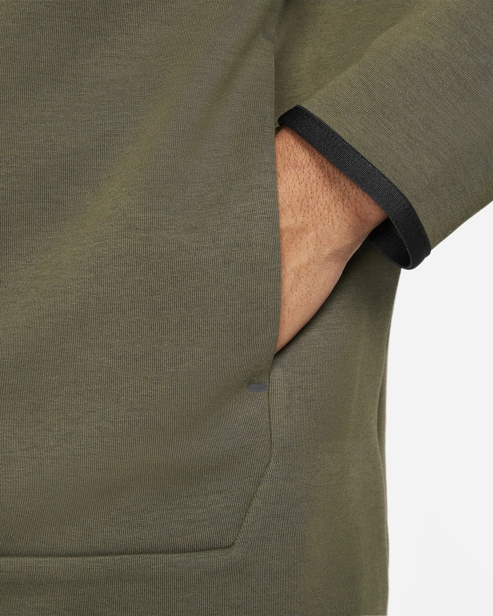 Nike 2022-23 PSG Men's Tech Fleece Windrunner (Detail 3)