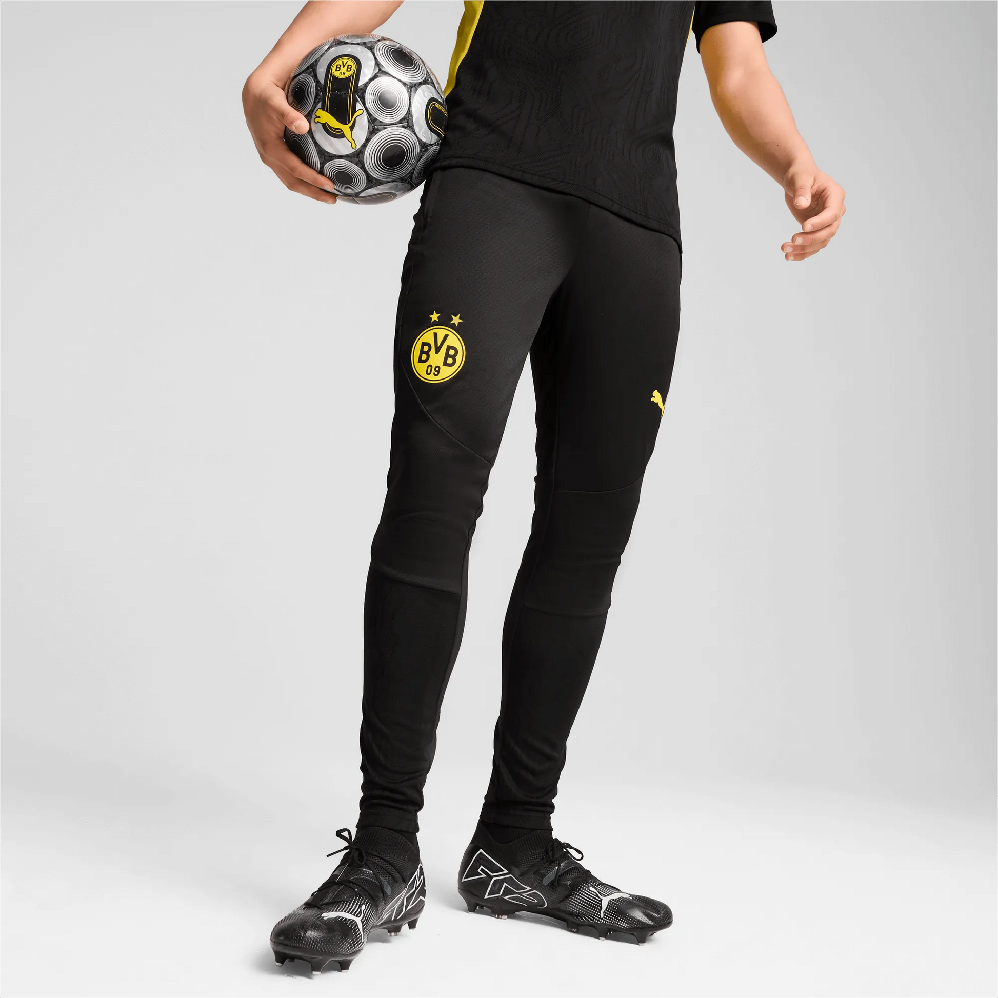 Puma 2024-25 Borussia Dortmund Men's Training Pants (Model - Front)