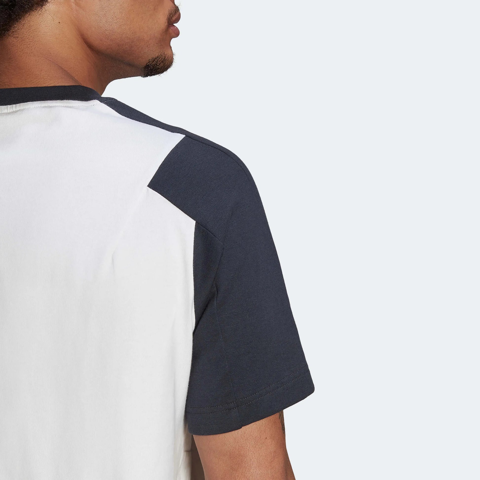 adidas 2022-23 Bayern Munich Travel Tee - White (Detail 2)