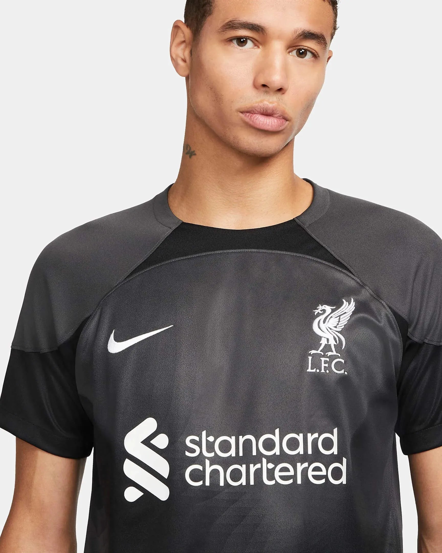 Nike 2022-23 Liverpool Goalkeeper Jersey - Black (Detail 1)