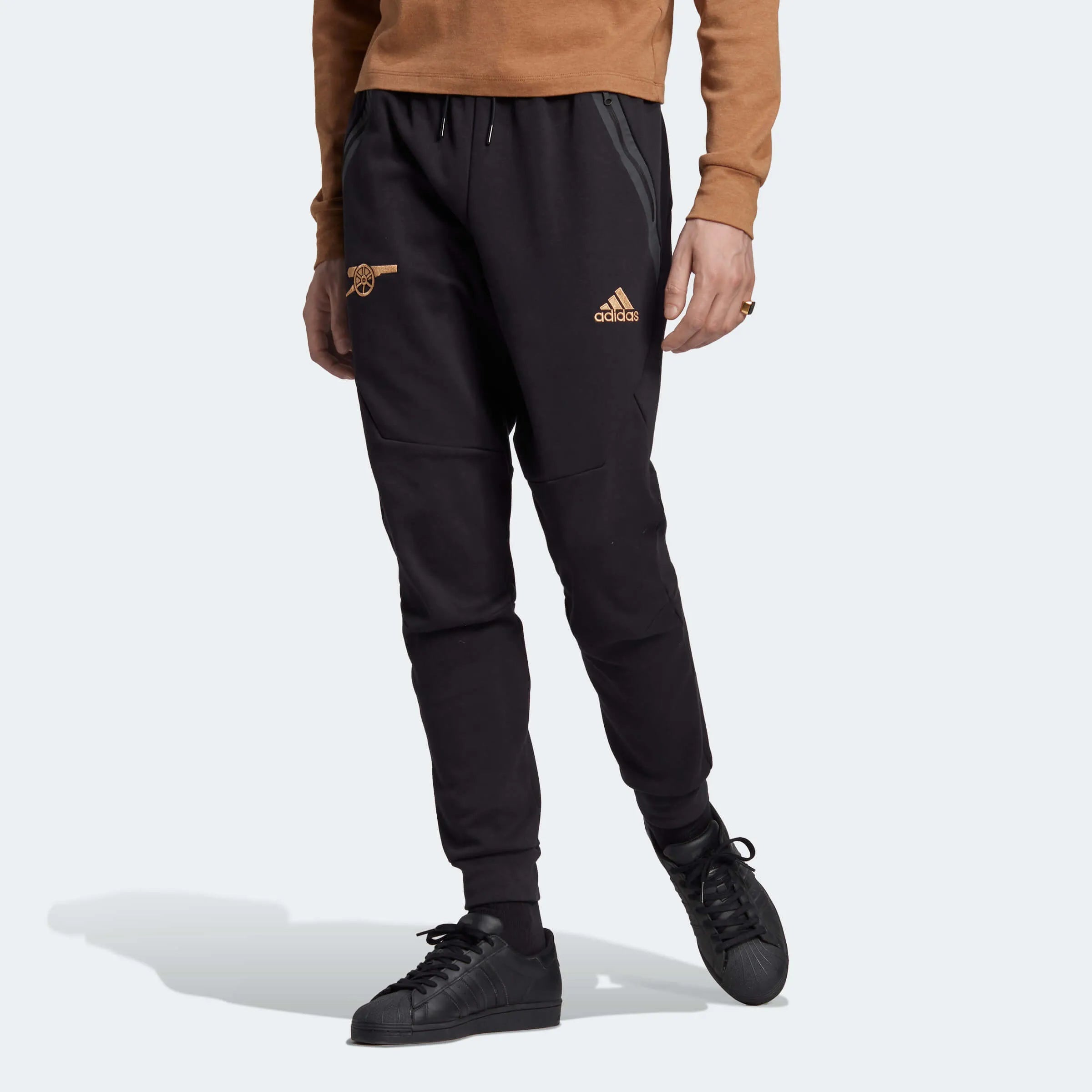 adidas 2022-23 Arsenal Travel Pants - Black (Model - Front)