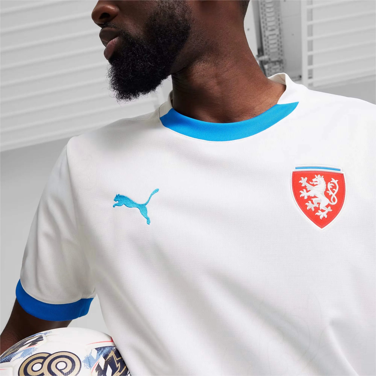 Puma 20224-25 Czech Republic Stadium Away Jersey (Detail 1)