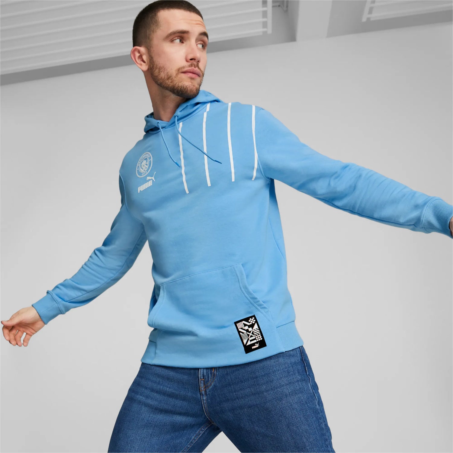 Puma 2022-23 Manchester City FtblCulture Hoody - Light Blue-White (Model - Front)