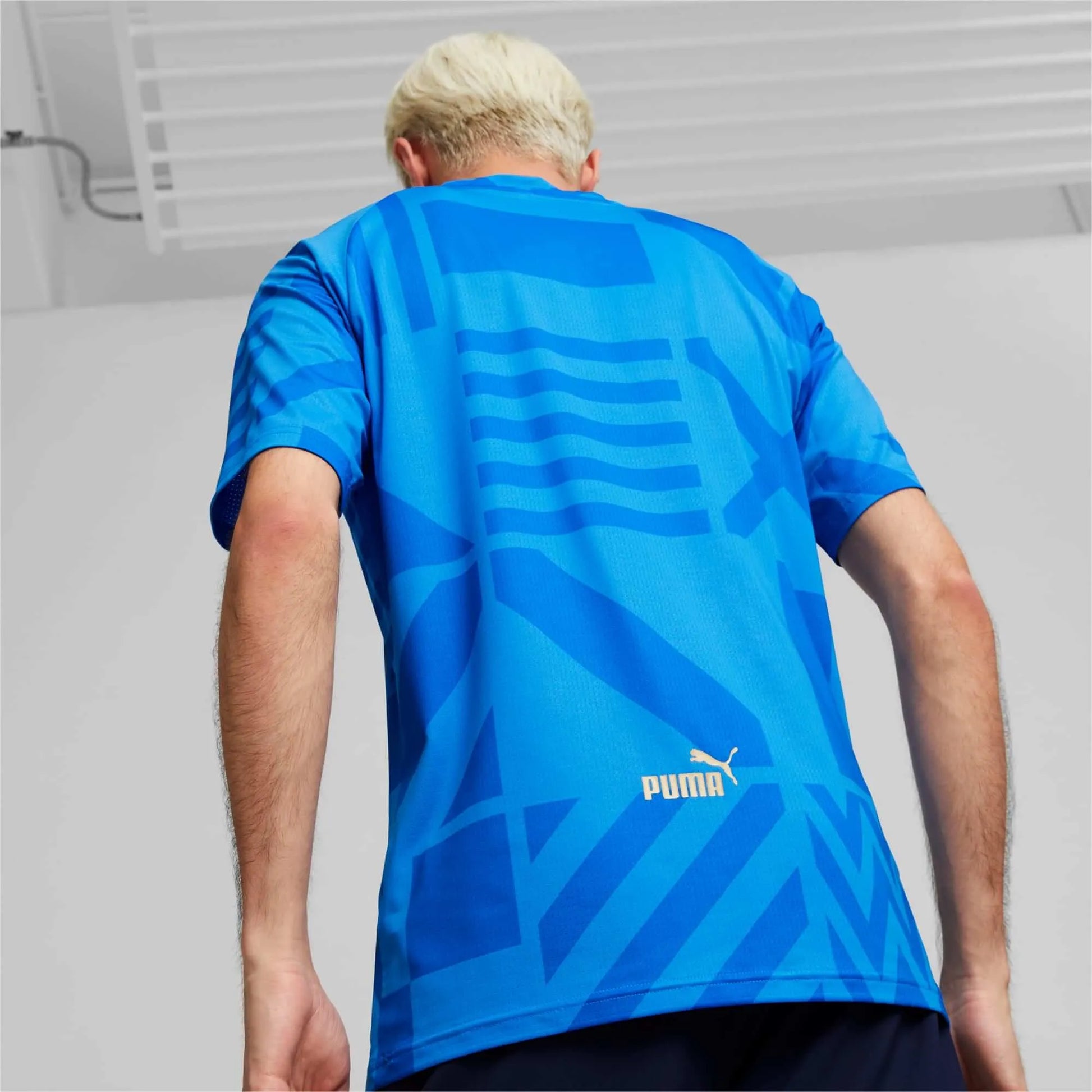 Puma 2022-23 Italy Pre-Match Jersey - Blue (Model - Back)