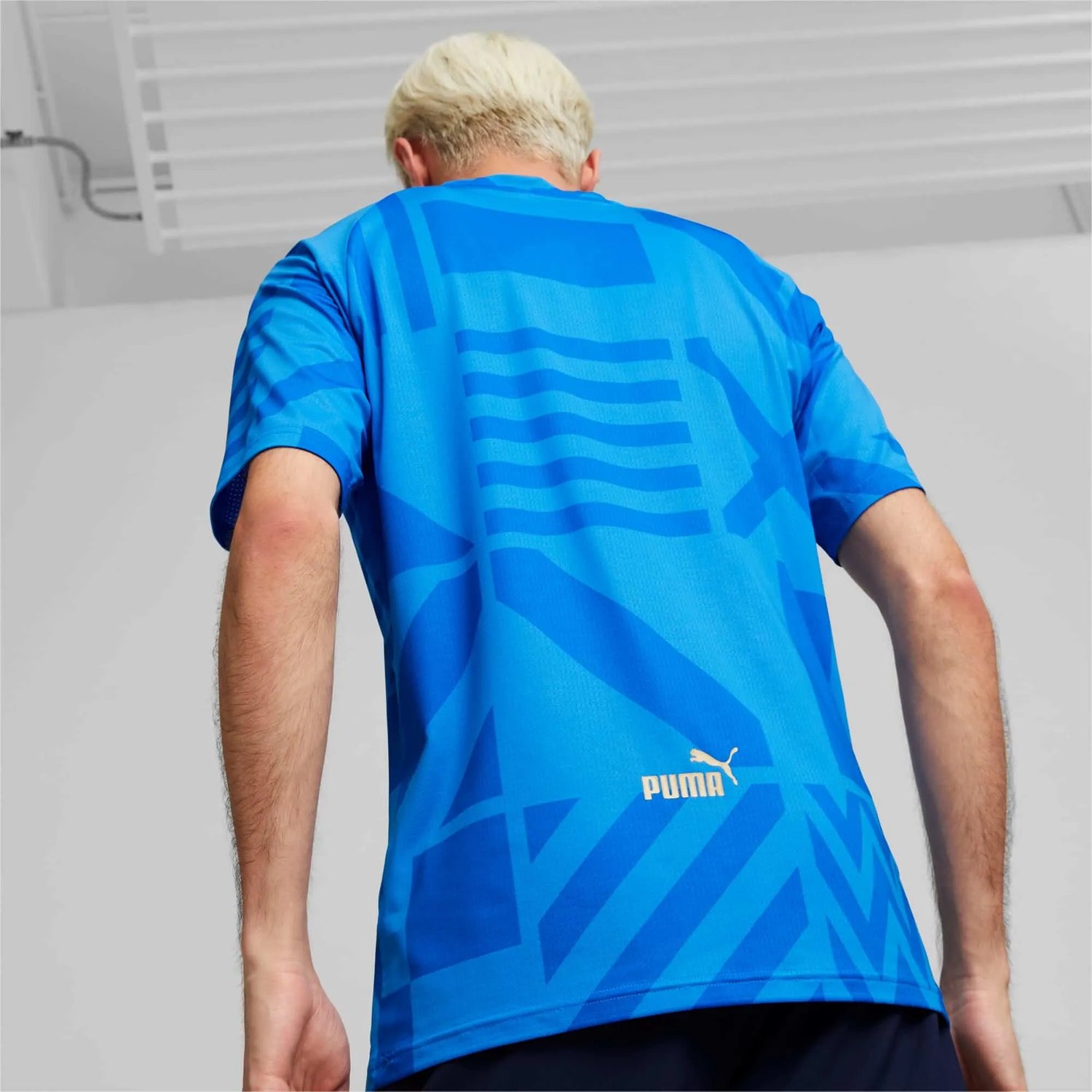 Puma 2022-23 Italy Pre-Match Jersey - Blue (Model - Back)