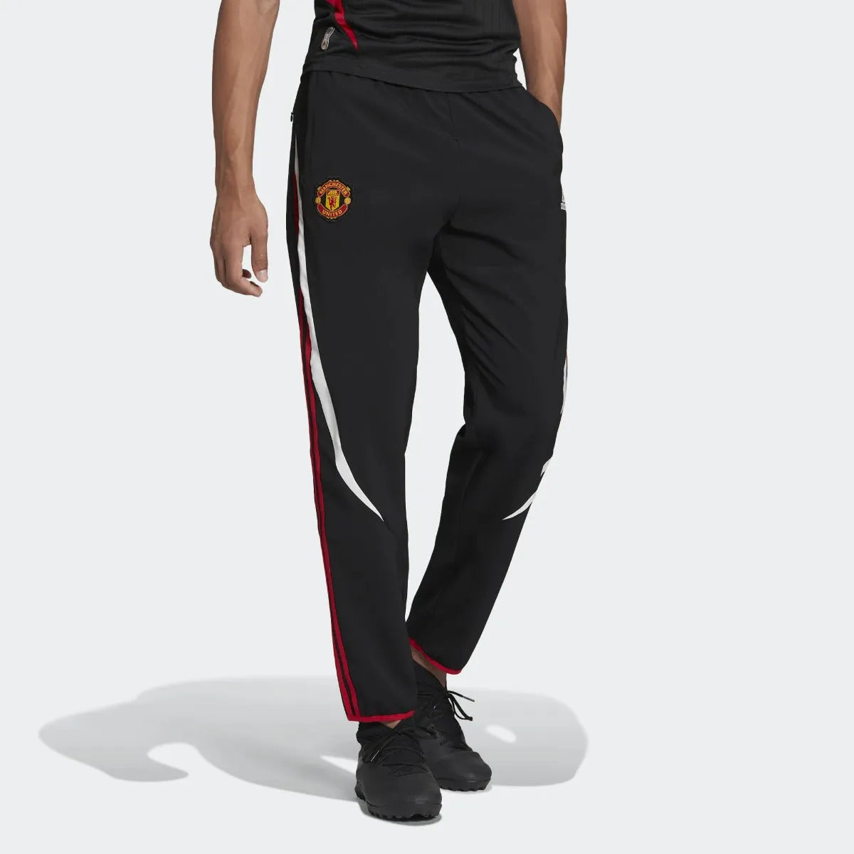 adidas 21-22 Manchester United Teamgeist Woven Pants - Black (Model - Front)