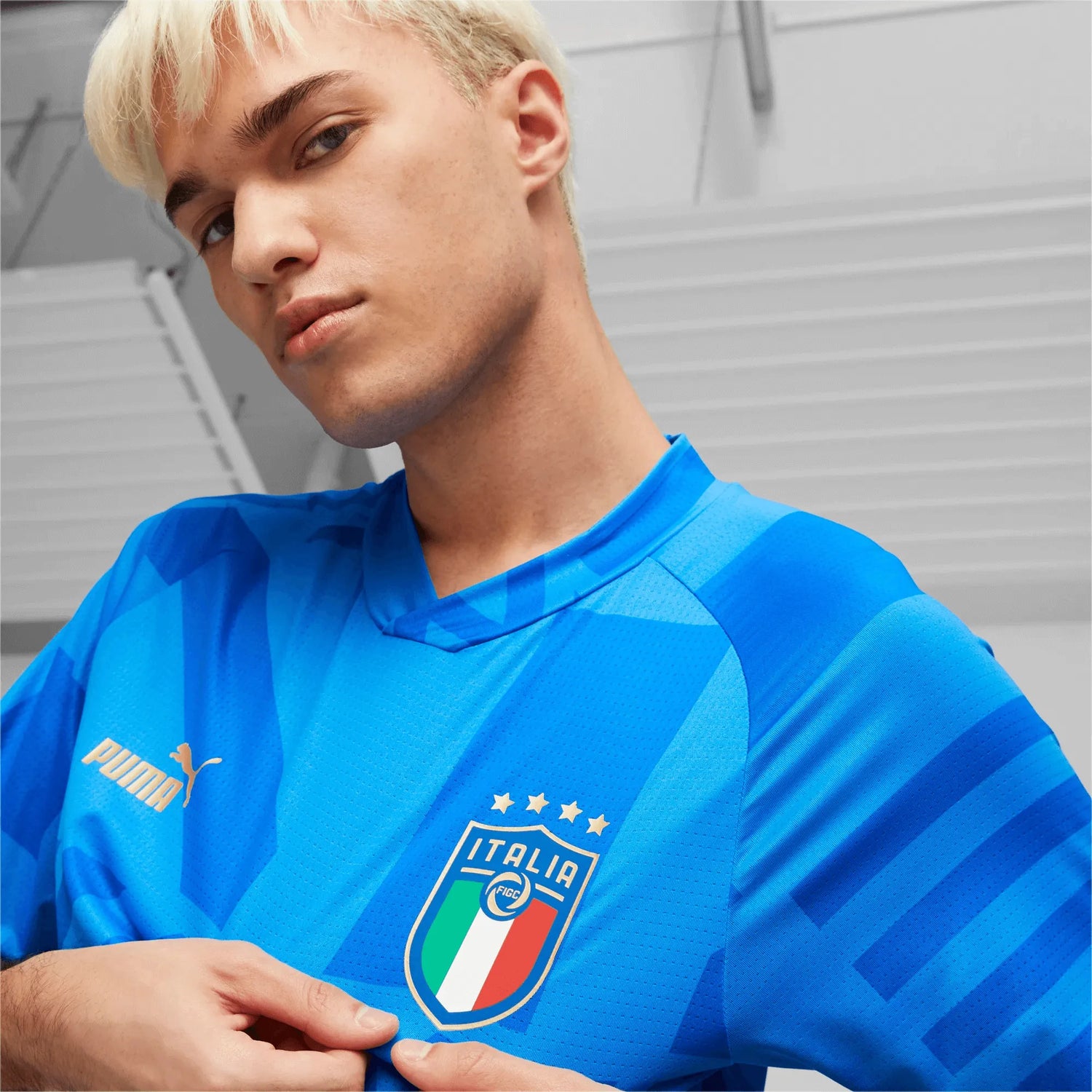 Puma 2022-23 Italy Pre-Match Jersey - Blue (Detail 1)