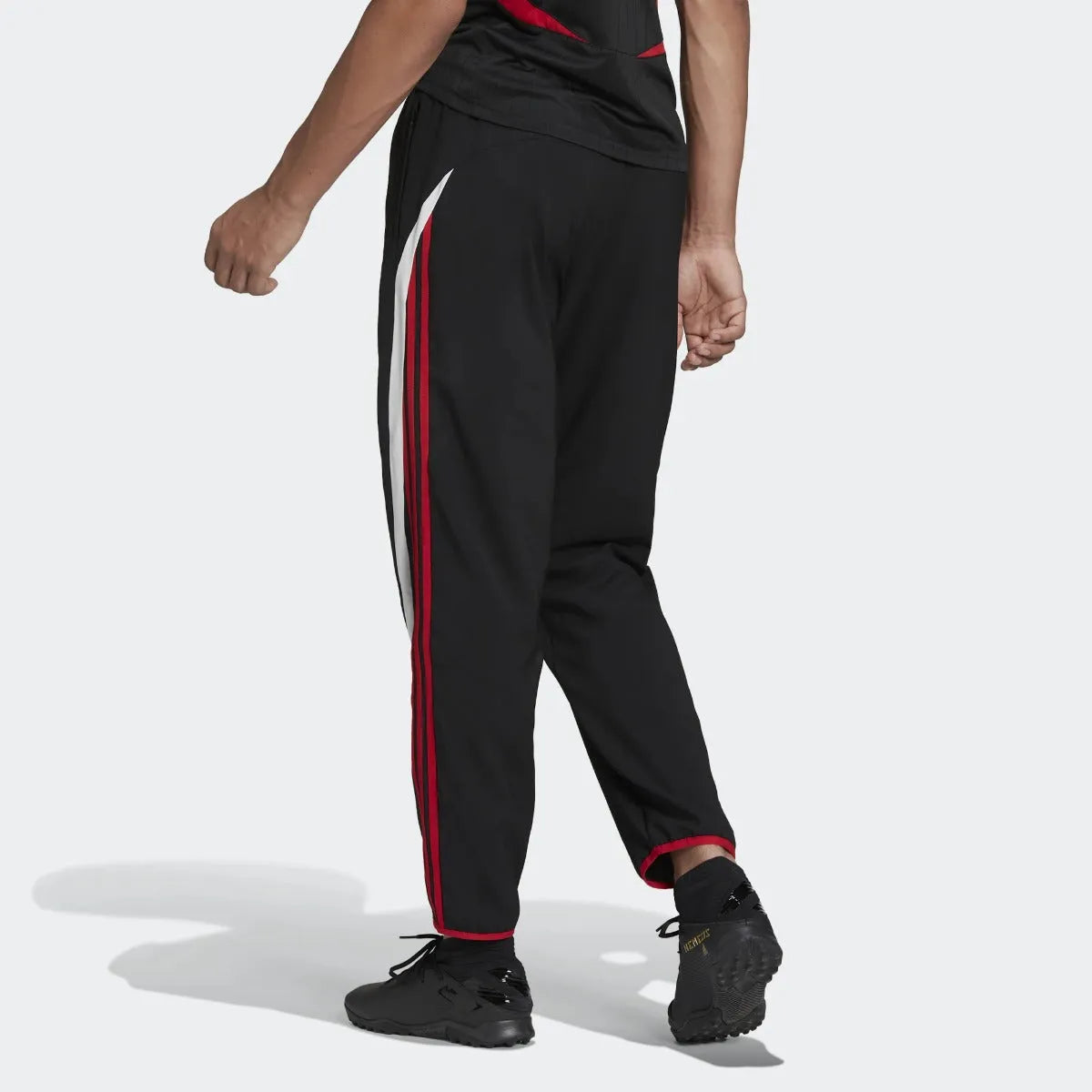 adidas 21-22 Manchester United Teamgeist Woven Pants - Black (Model - Back)