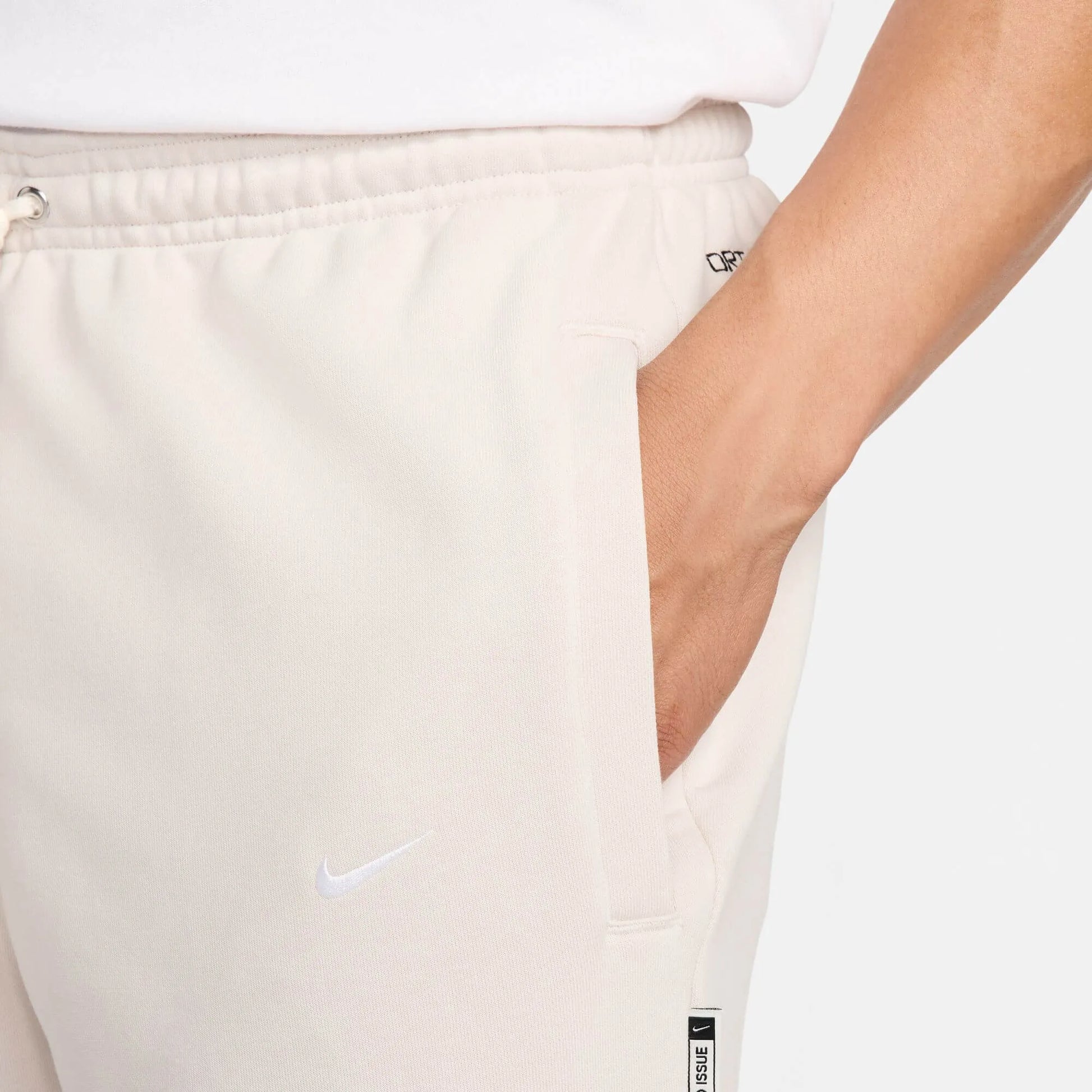 Nike 2024-25 Liverpool Men's Tapered Pants (Detail 2)