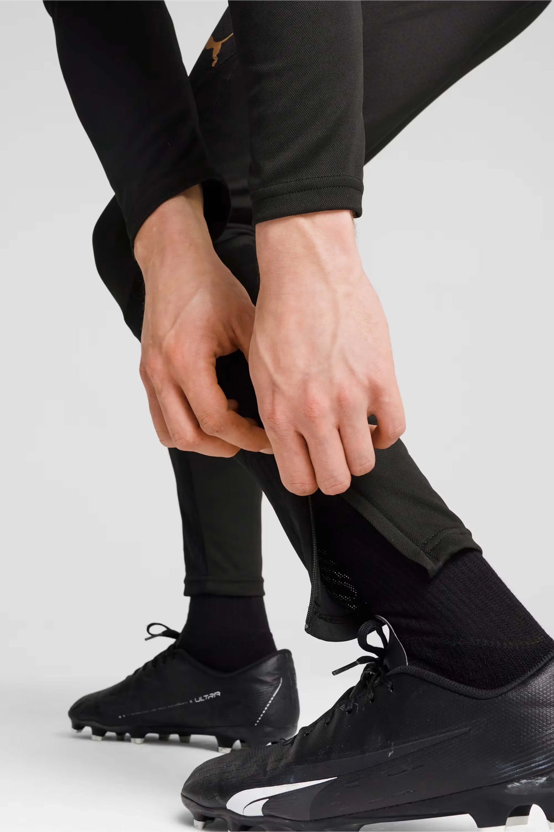 Puma 2024-25 AC Milan Men's Training Pants (Detail 2)