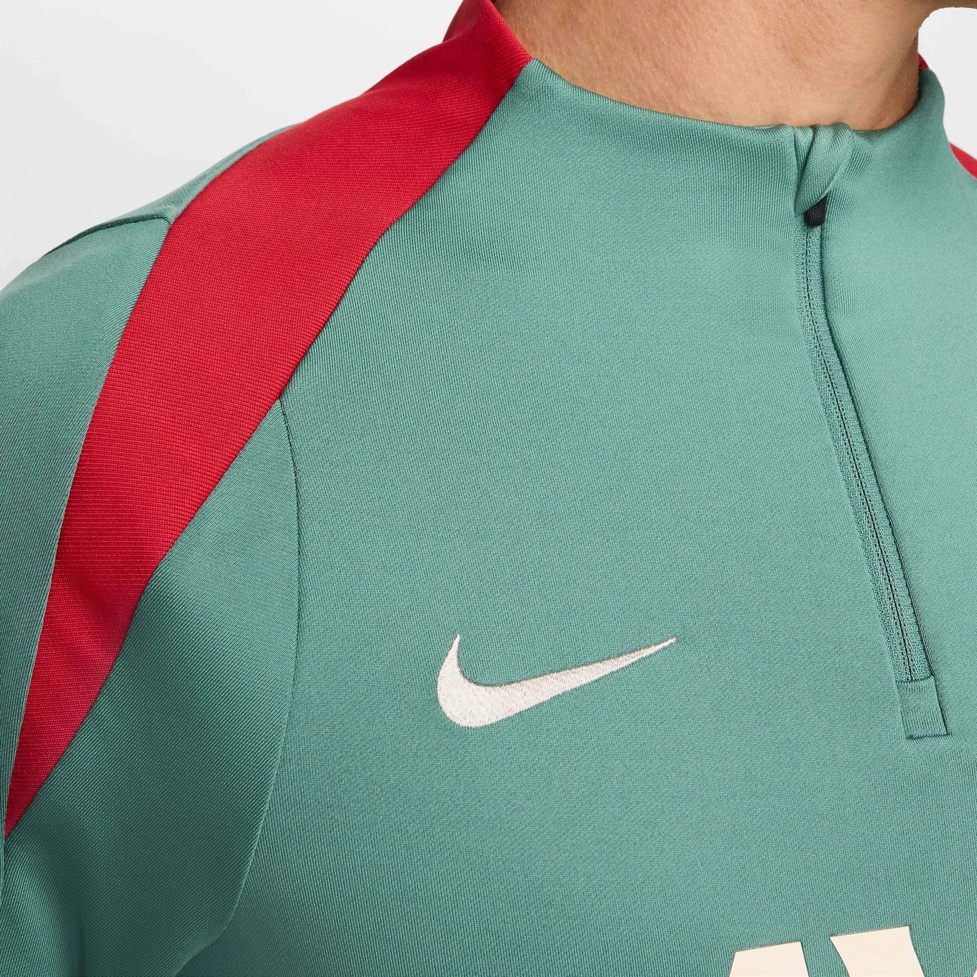 Nike 2024-25 Liverpool Men's Strike Drill Top (Detail 3)