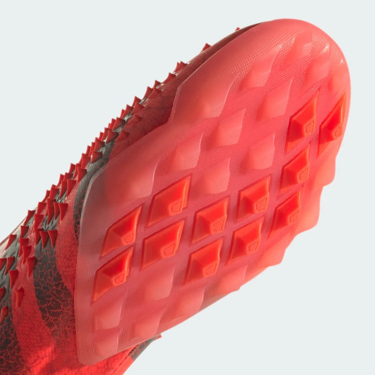 Adidas Predator Freak + TF - Red-Black (Detail 2)