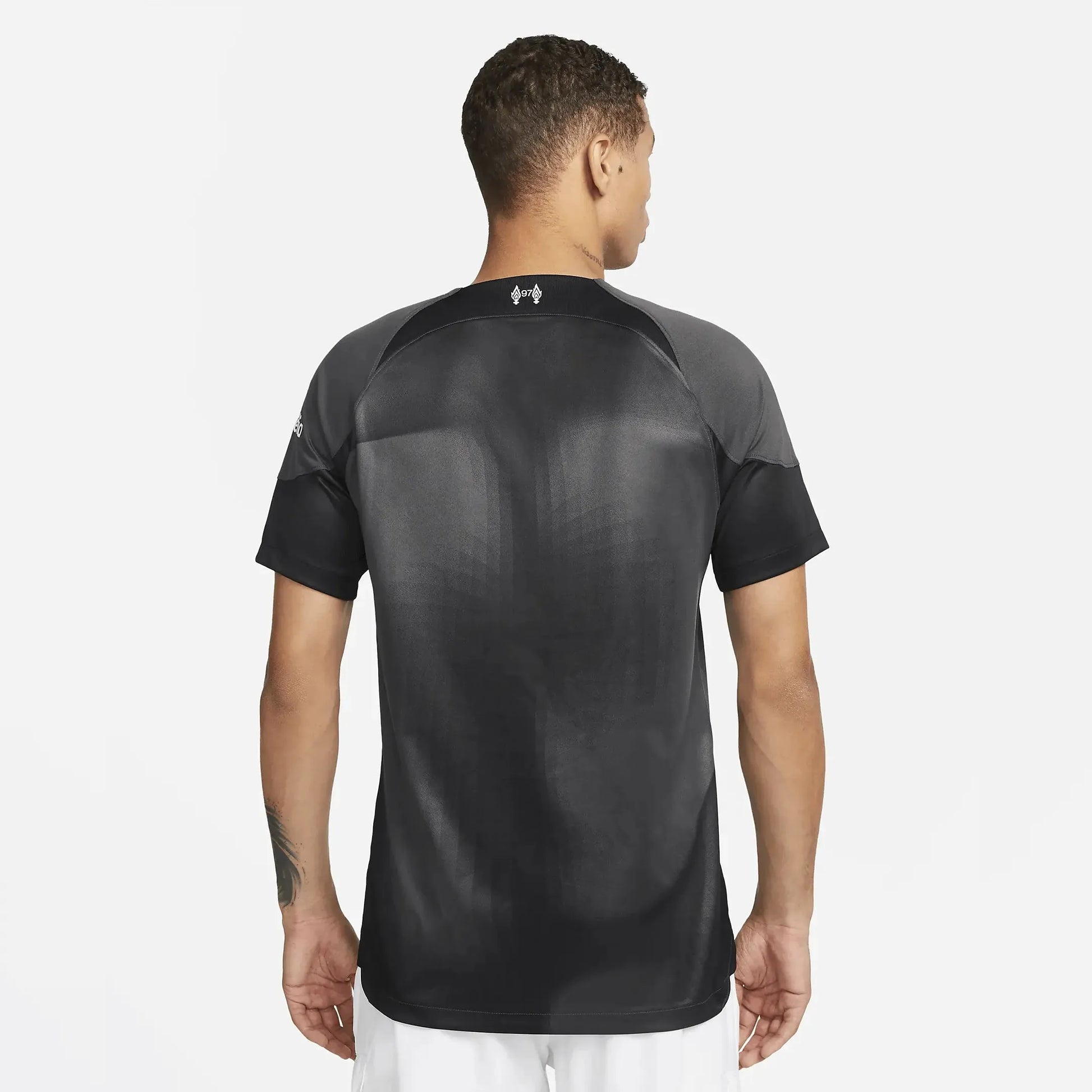 Nike 2022-23 Liverpool Goalkeeper Jersey - Black (Model - Back)