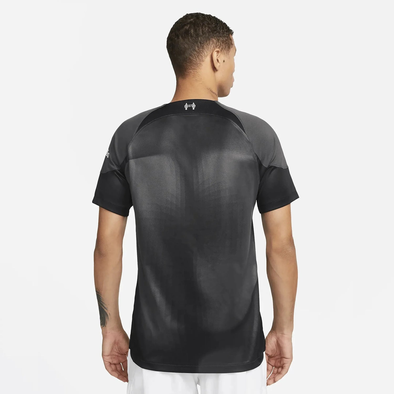 Nike 2022-23 Liverpool Goalkeeper Jersey - Black (Model - Back)