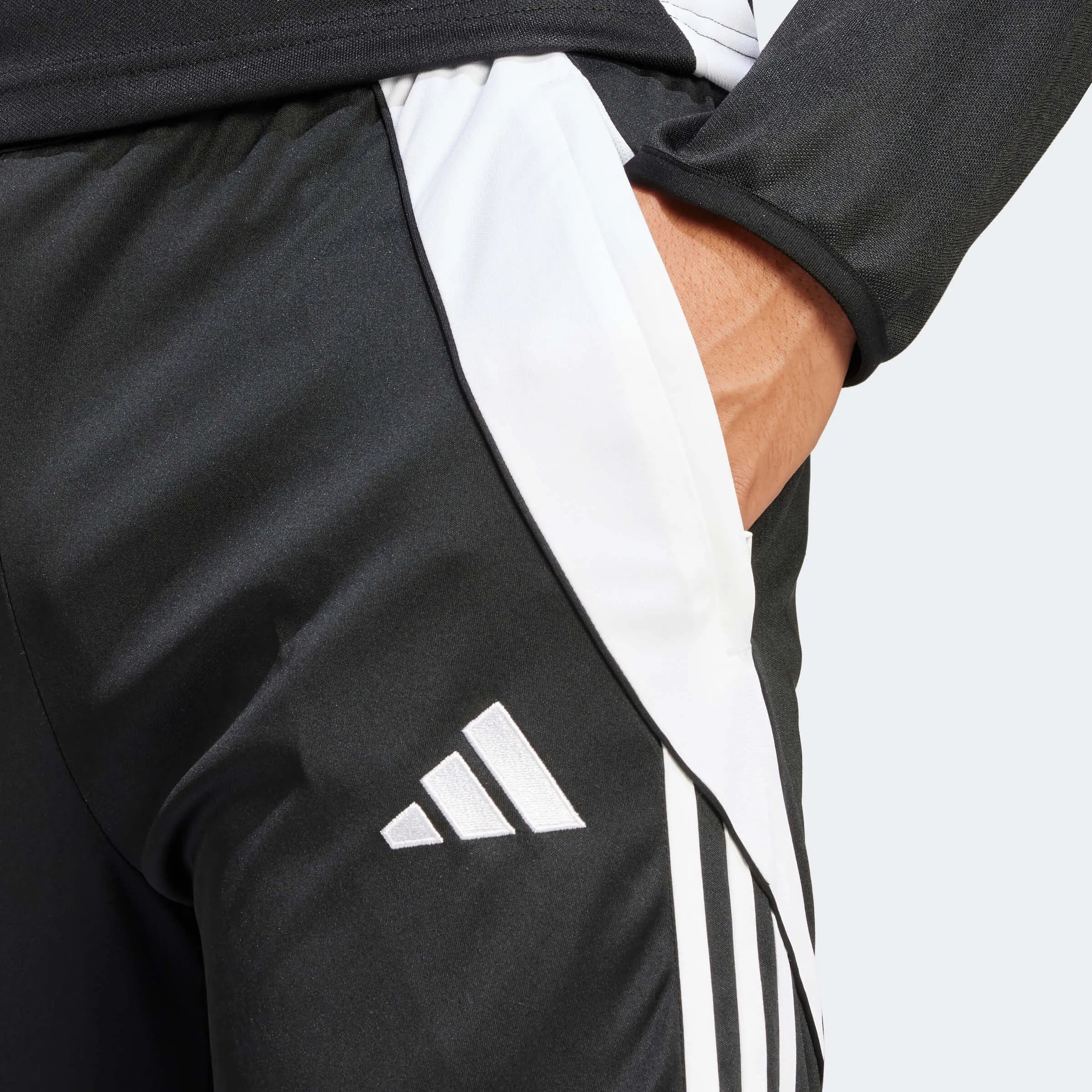 adidas Tiro 24 Men's Three-Quarter Pants (Detail 1)