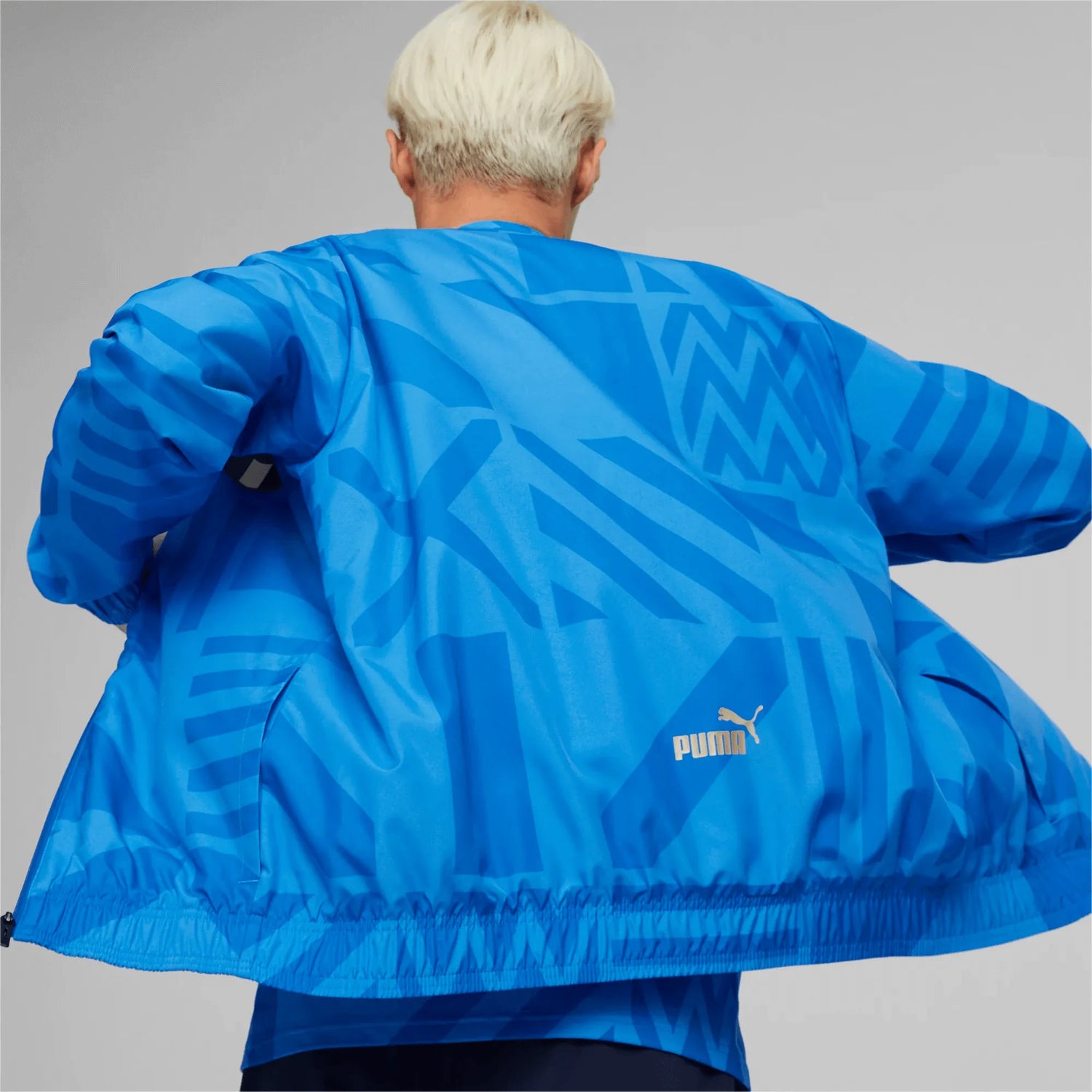 Puma 2022-23 Italy Prematch Jacket Blue (Model - Back)