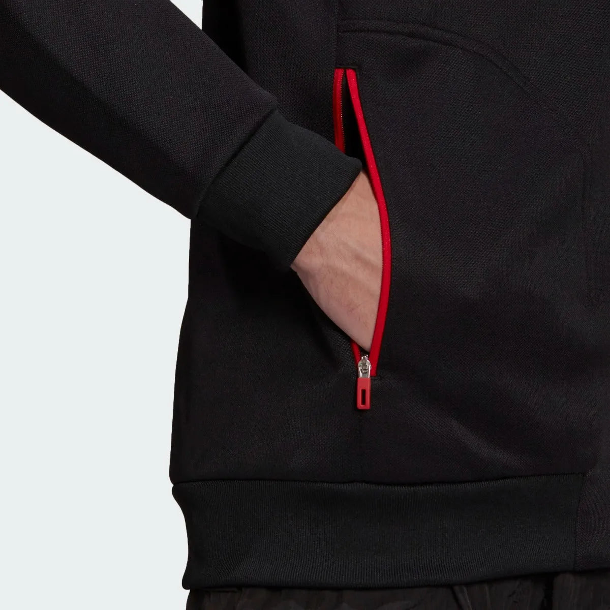 Adidas 2021-22 Manchester United Anthem Jacket - Black-Red (Detail 2)