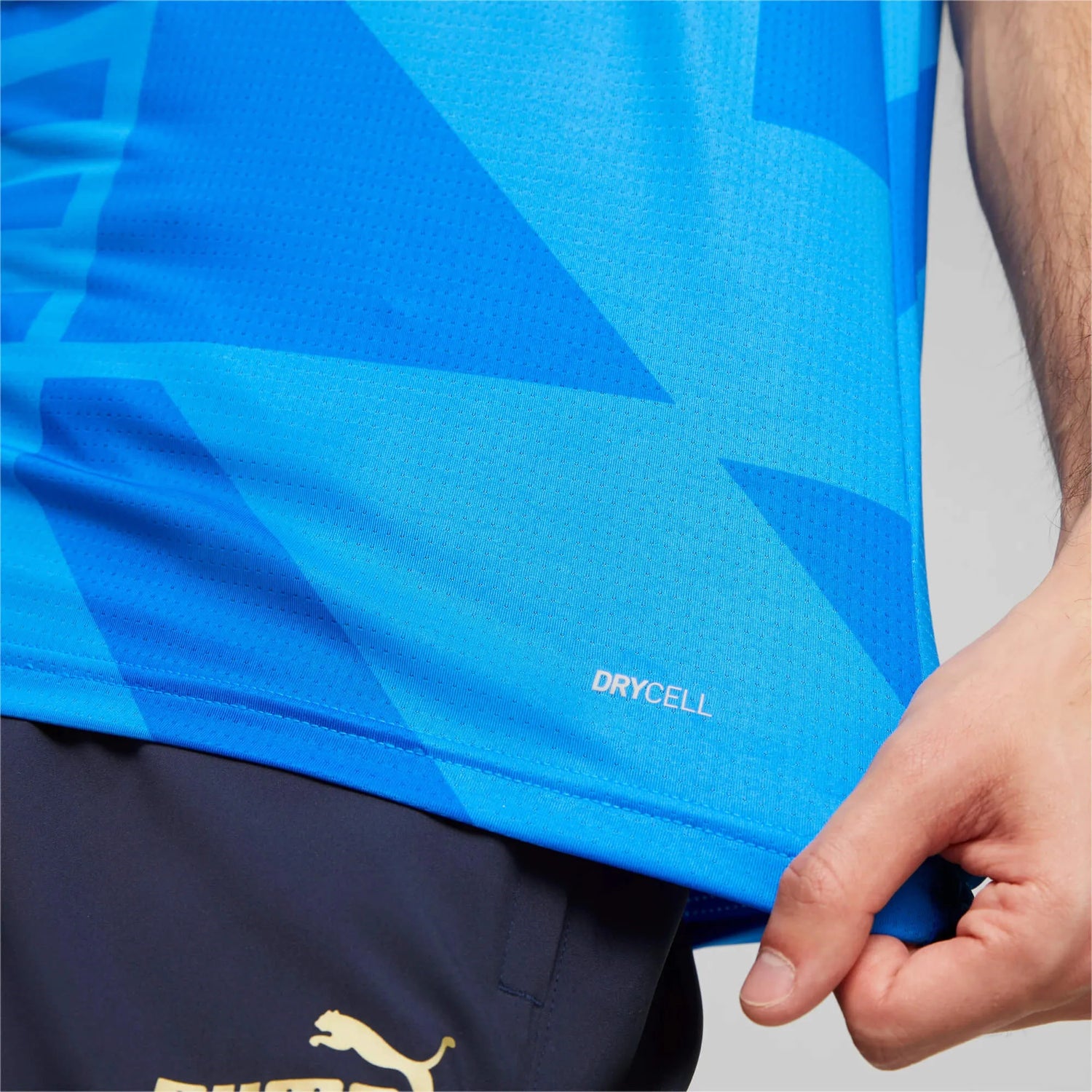 Puma 2022-23 Italy Pre-Match Jersey - Blue (Detail 2)