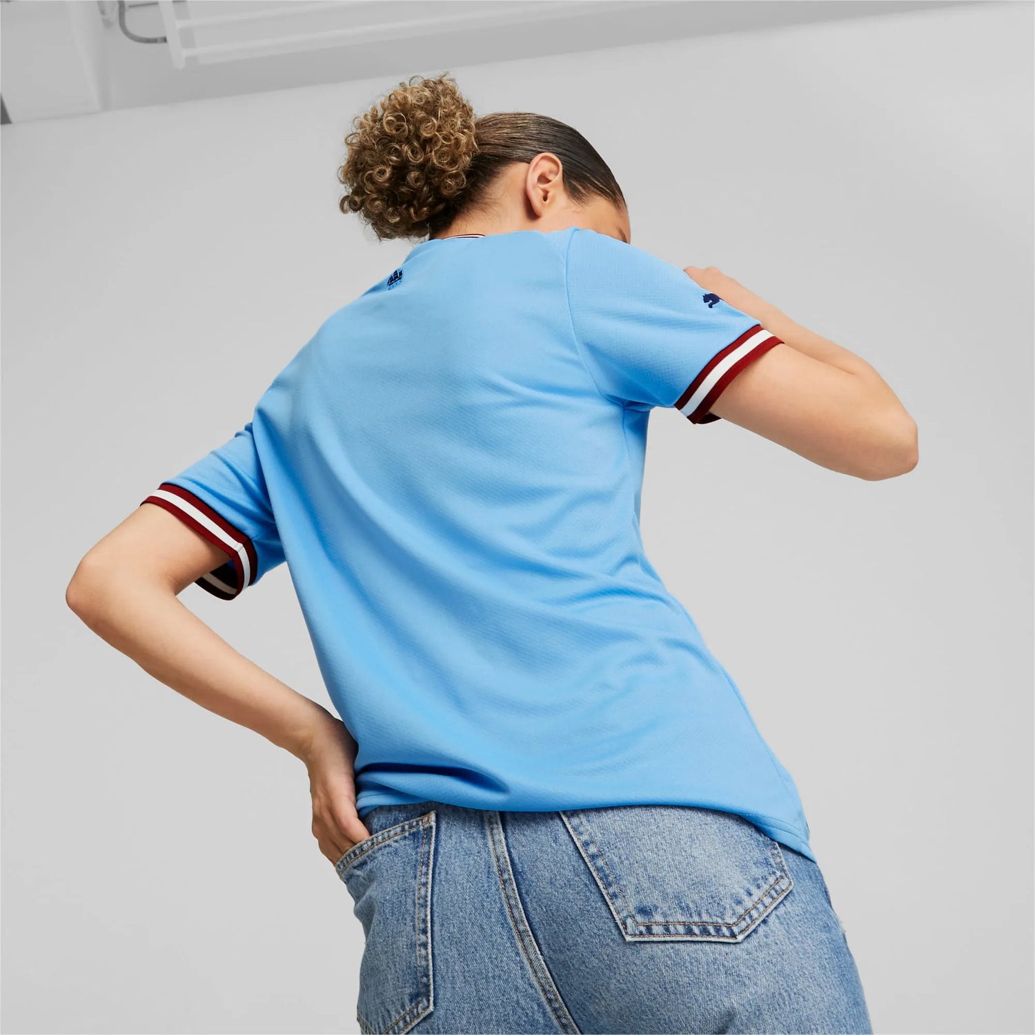 Puma 2022-23 Manchester City Women's Home Jersey - Light Blue (Model - Back)