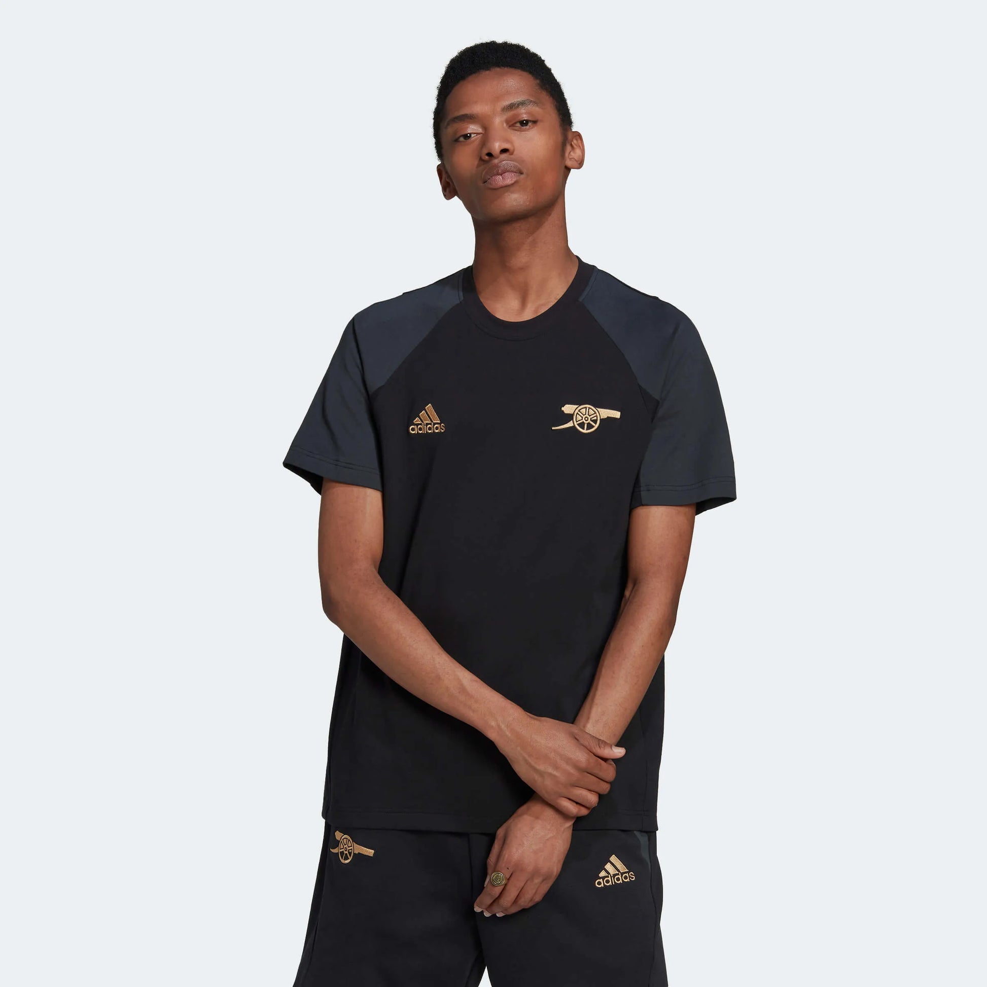 adidas 2022-23 Arsenal Travel Tee - Black (Model - Front)