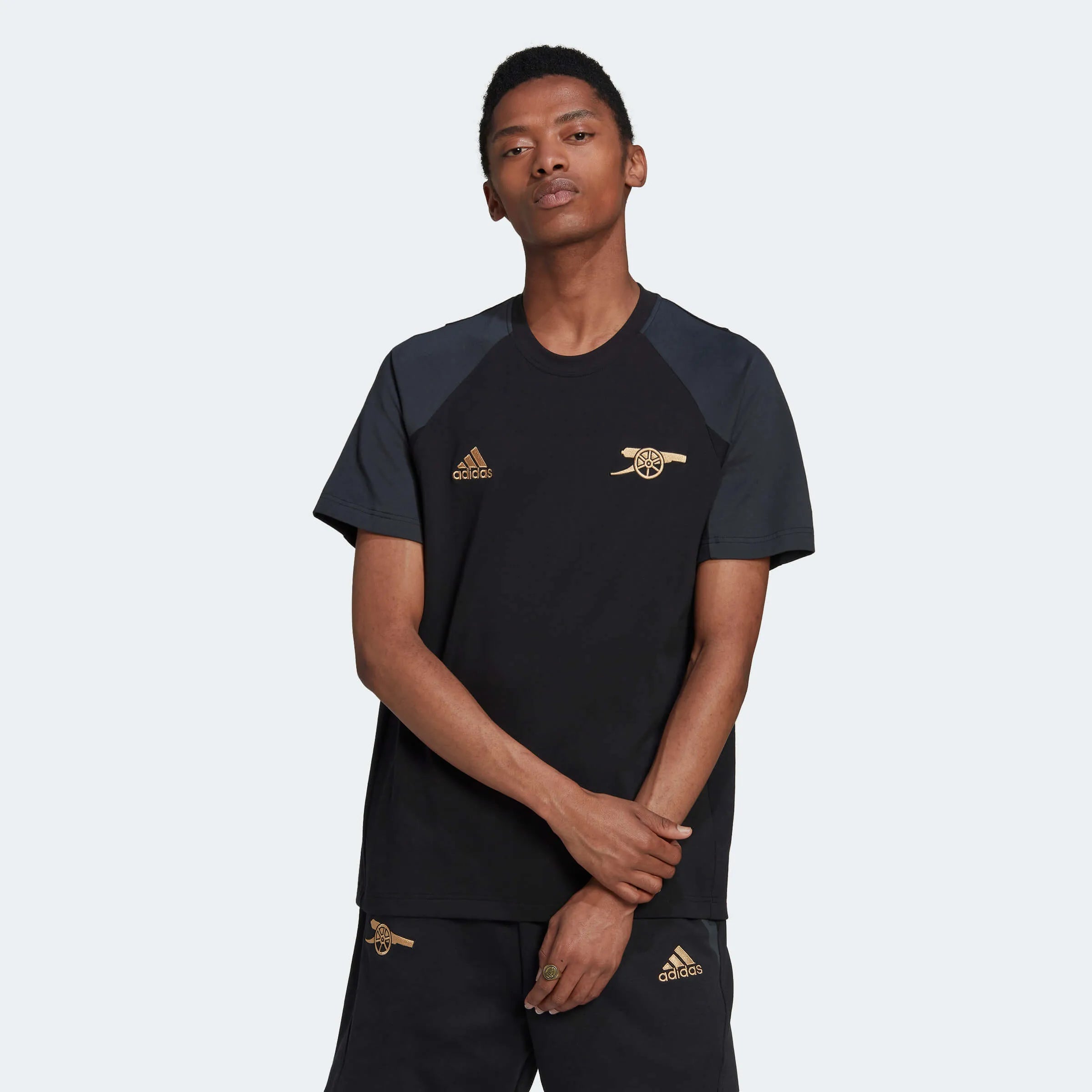 adidas 2022-23 Arsenal Travel Tee - Black (Model - Front)