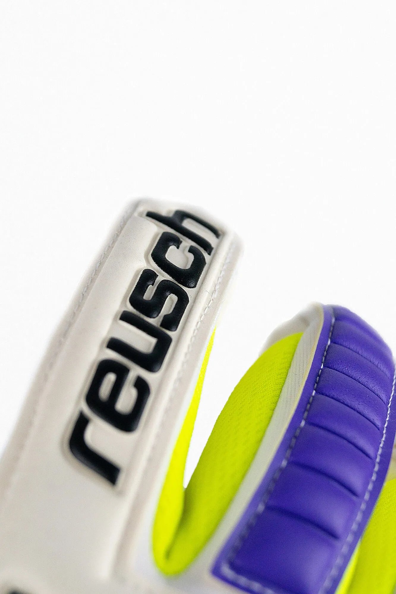 Reusch Legacy Pro AM Silver Goalkeeper Gloves (Detail 3)