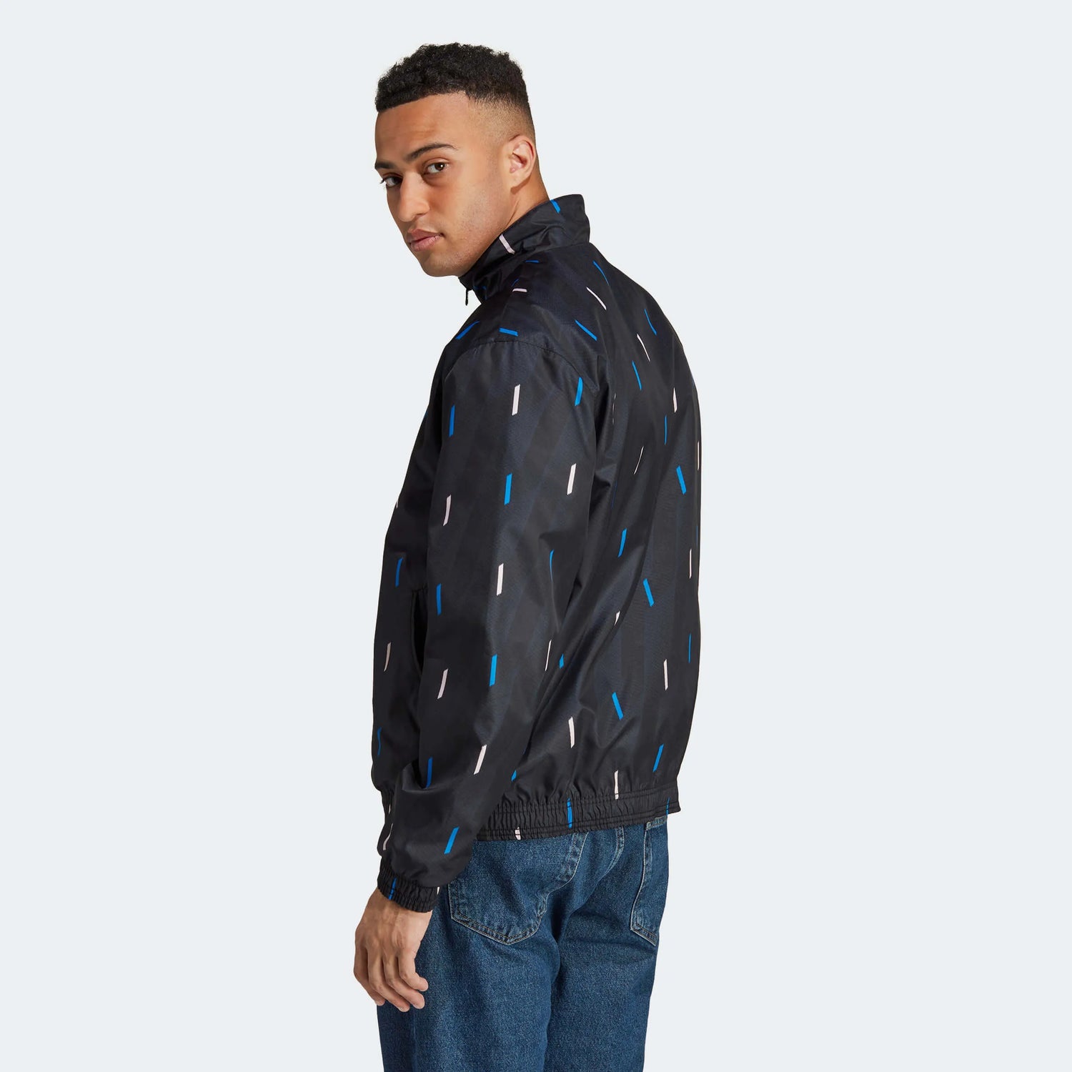 adidas 2022-23 Manchester United Anthem Jacket - Black (Model - Back)