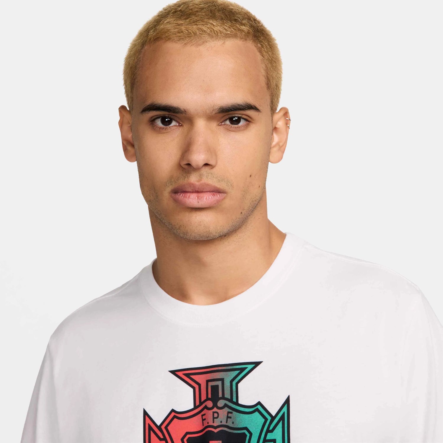 Nike 2024-25 Portugal Men's Crest T-Shirt (Detail 1)
