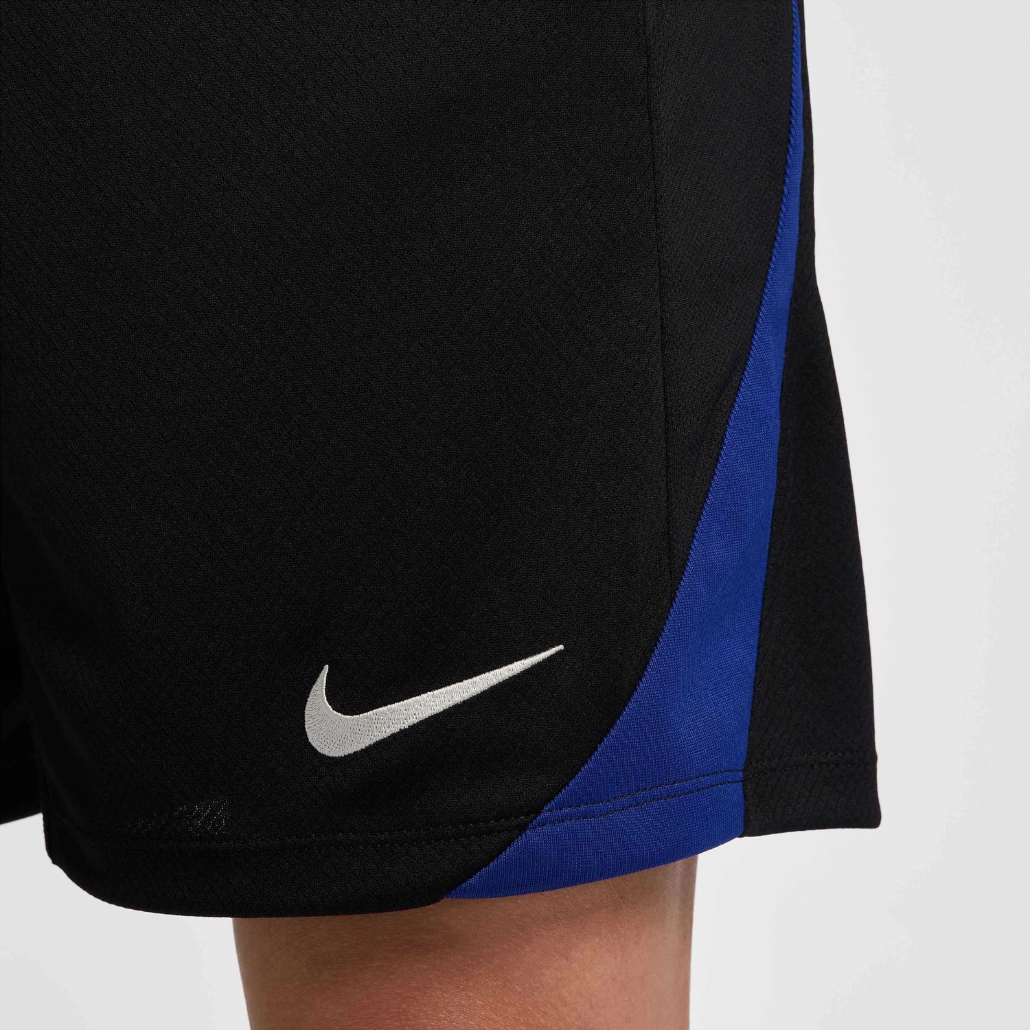 Nike 2024-25 Barcelona Men's Strike Shorts (Detail 5)