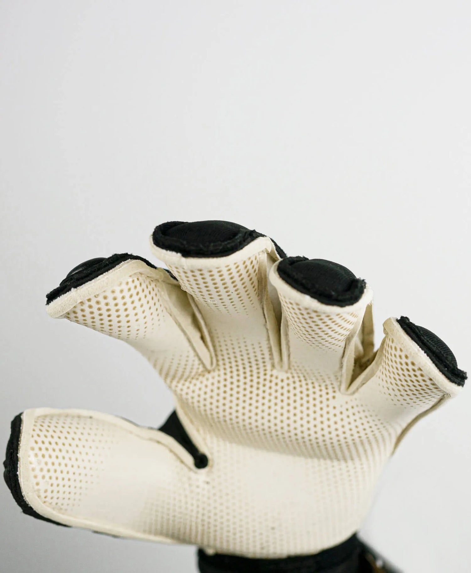 Reusch Attrakt Gold X Glueprint Ortho-Tec Goalkeeper Gloves - Black-Gold (Detail 1)