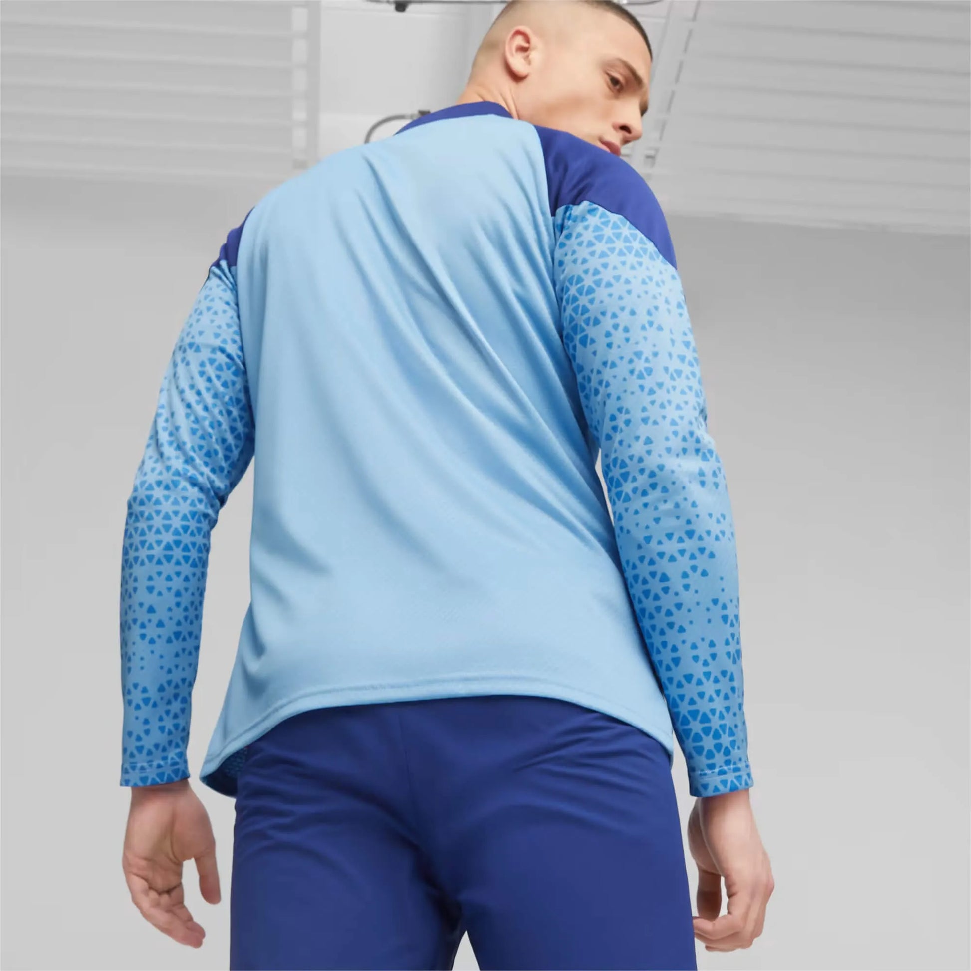Puma 2023-24 Chivas Men's Training Jacket Day Dream-Elektro Blue (Model - Back)