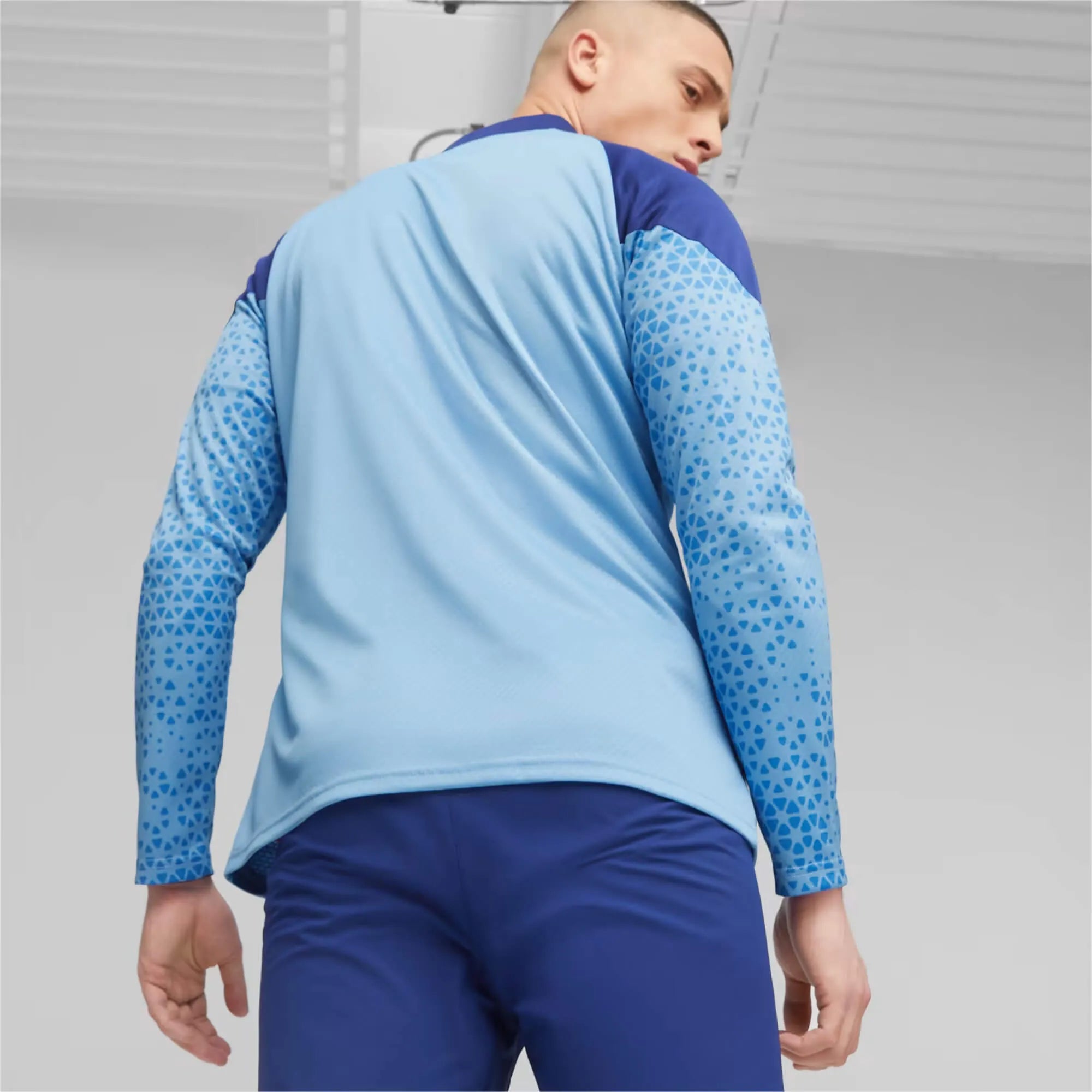 Puma 2023-24 Chivas Men's Training Jacket Day Dream-Elektro Blue (Model - Back)