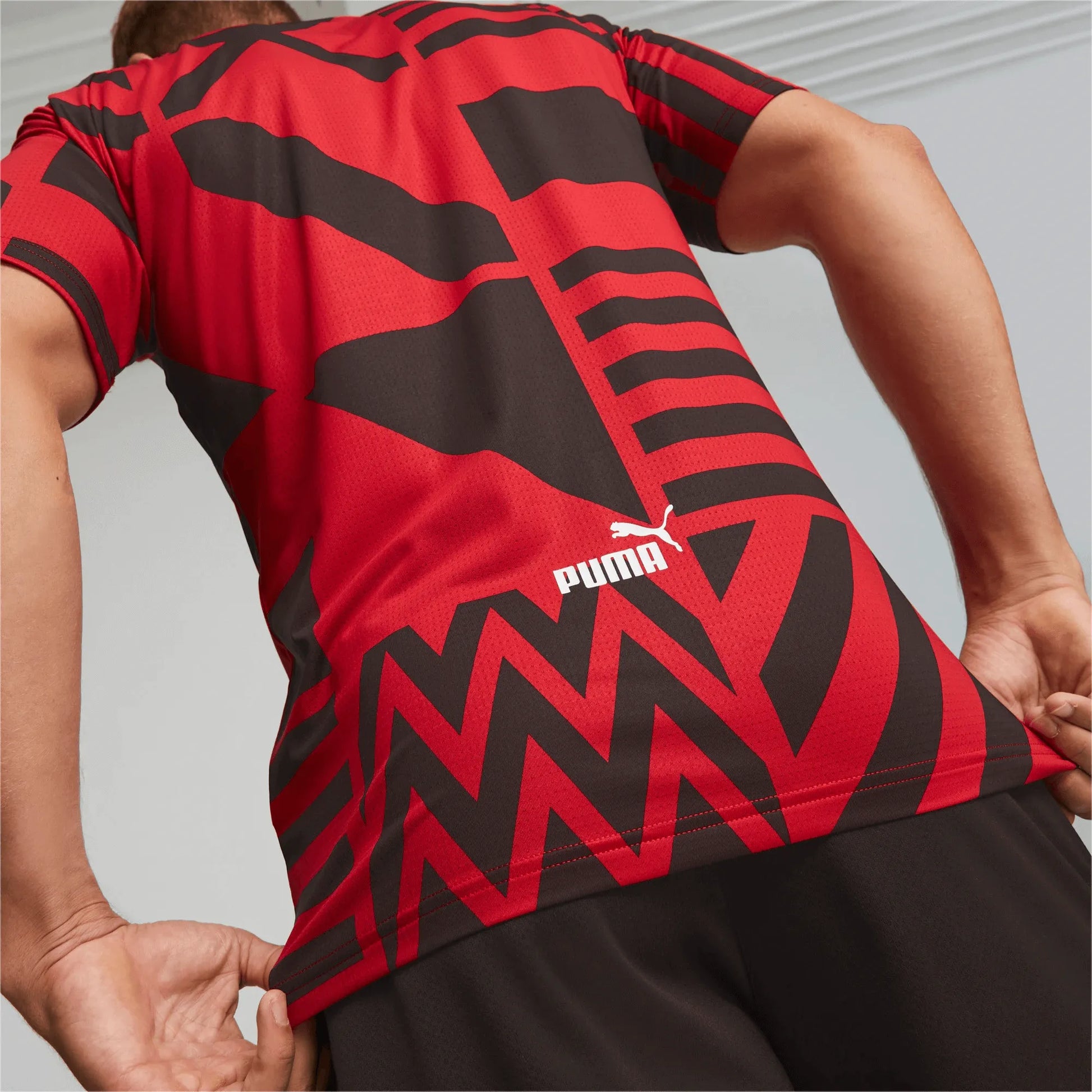 Puma 2022-23 AC Milan Prematch Training Jersey Red-Black (Detail 2)