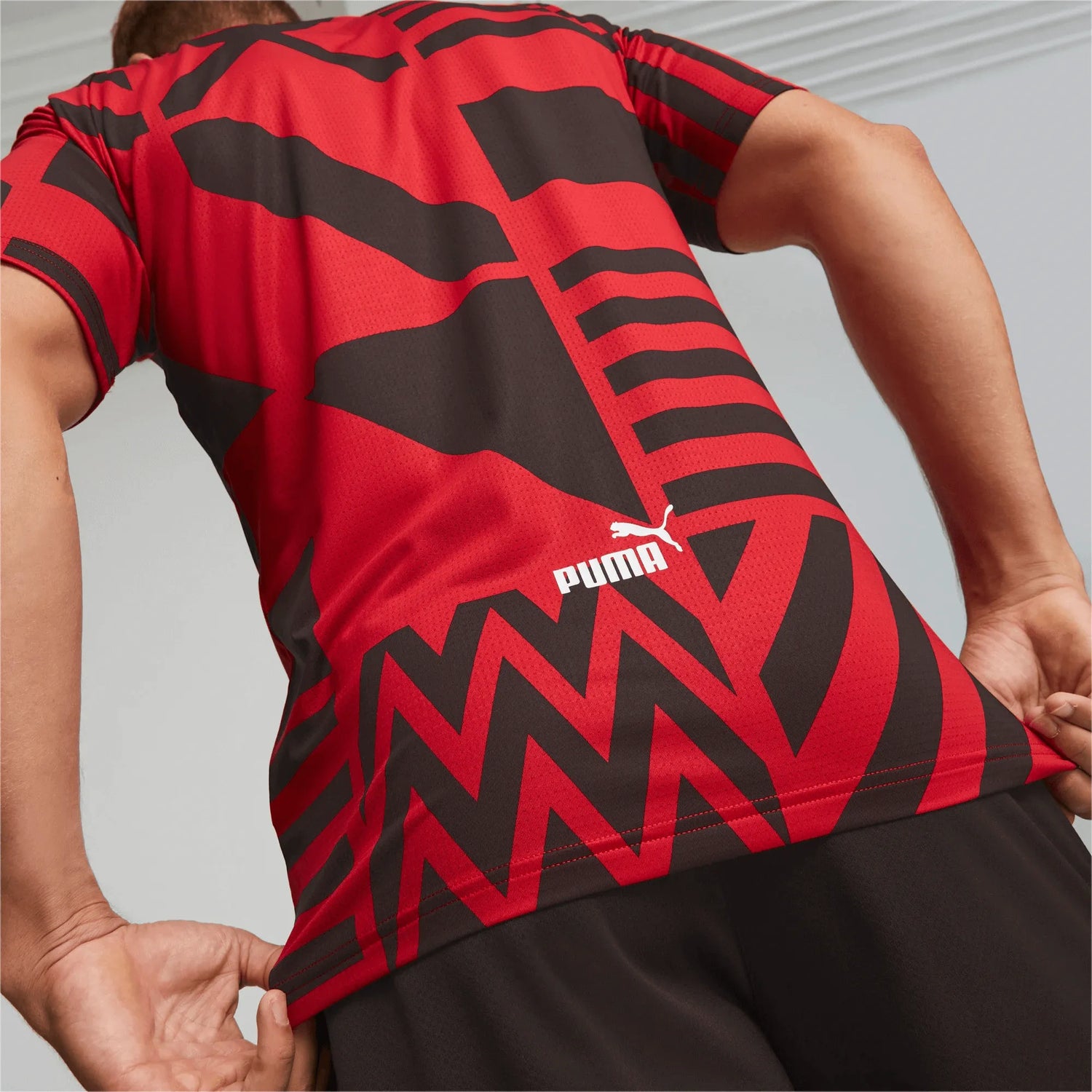 Puma 2022-23 AC Milan Prematch Training Jersey Red-Black (Detail 2)