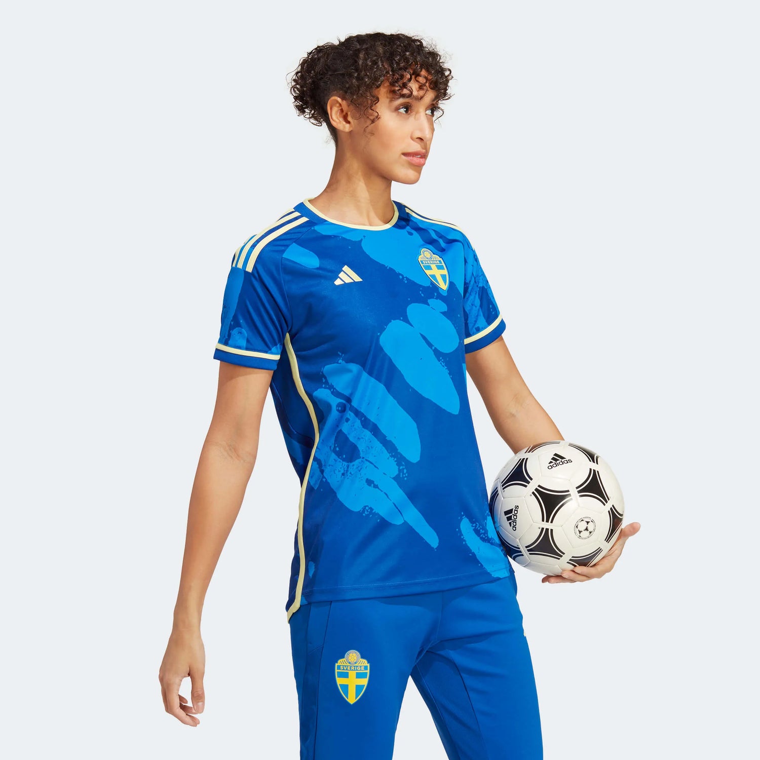 adidas 2023-24 Sweden Womens Away Jersey - Royal Blue (Model - Side)