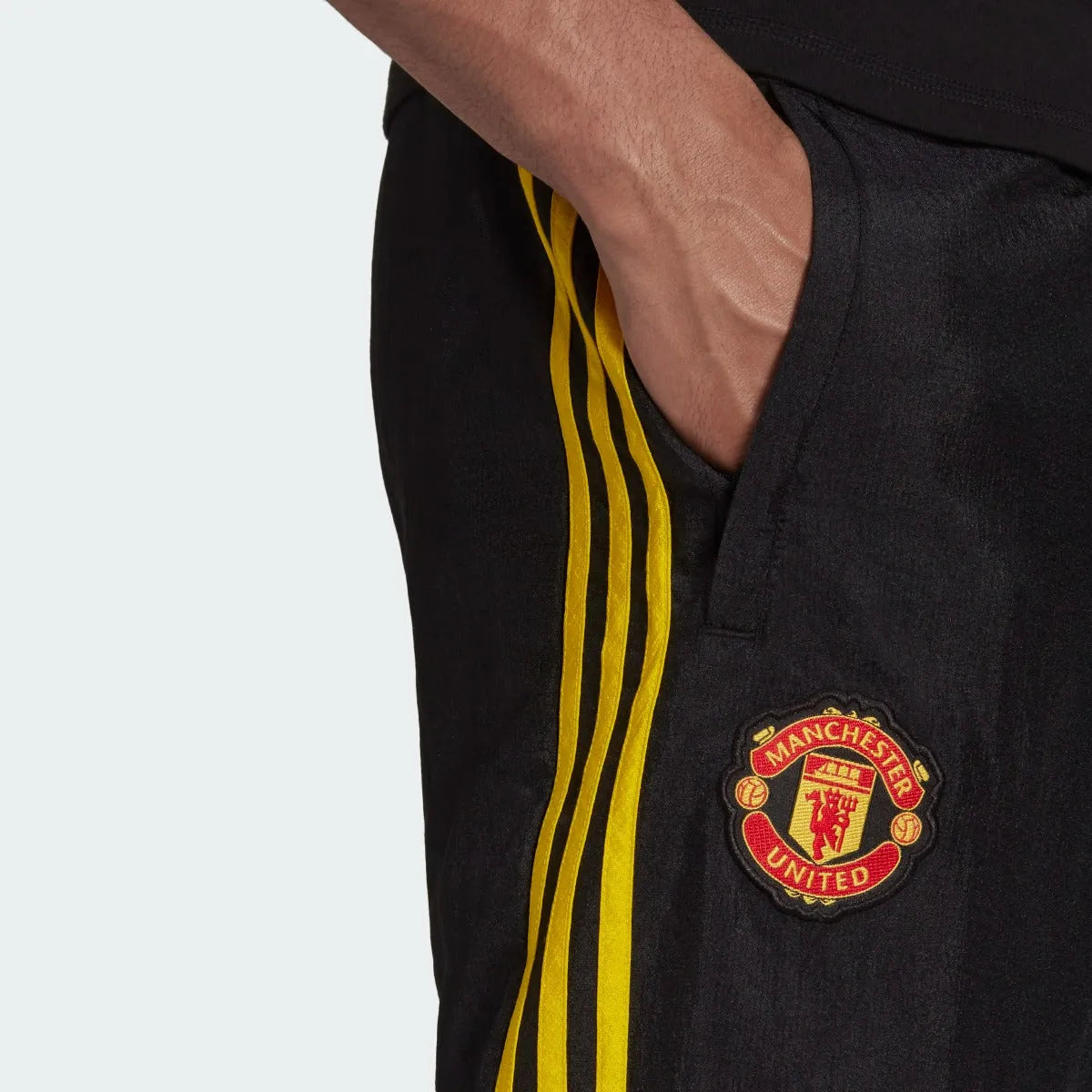 Adidas 2021-22 Manchester United icons Woven Pants -  Black-Yellow (Detail 1)