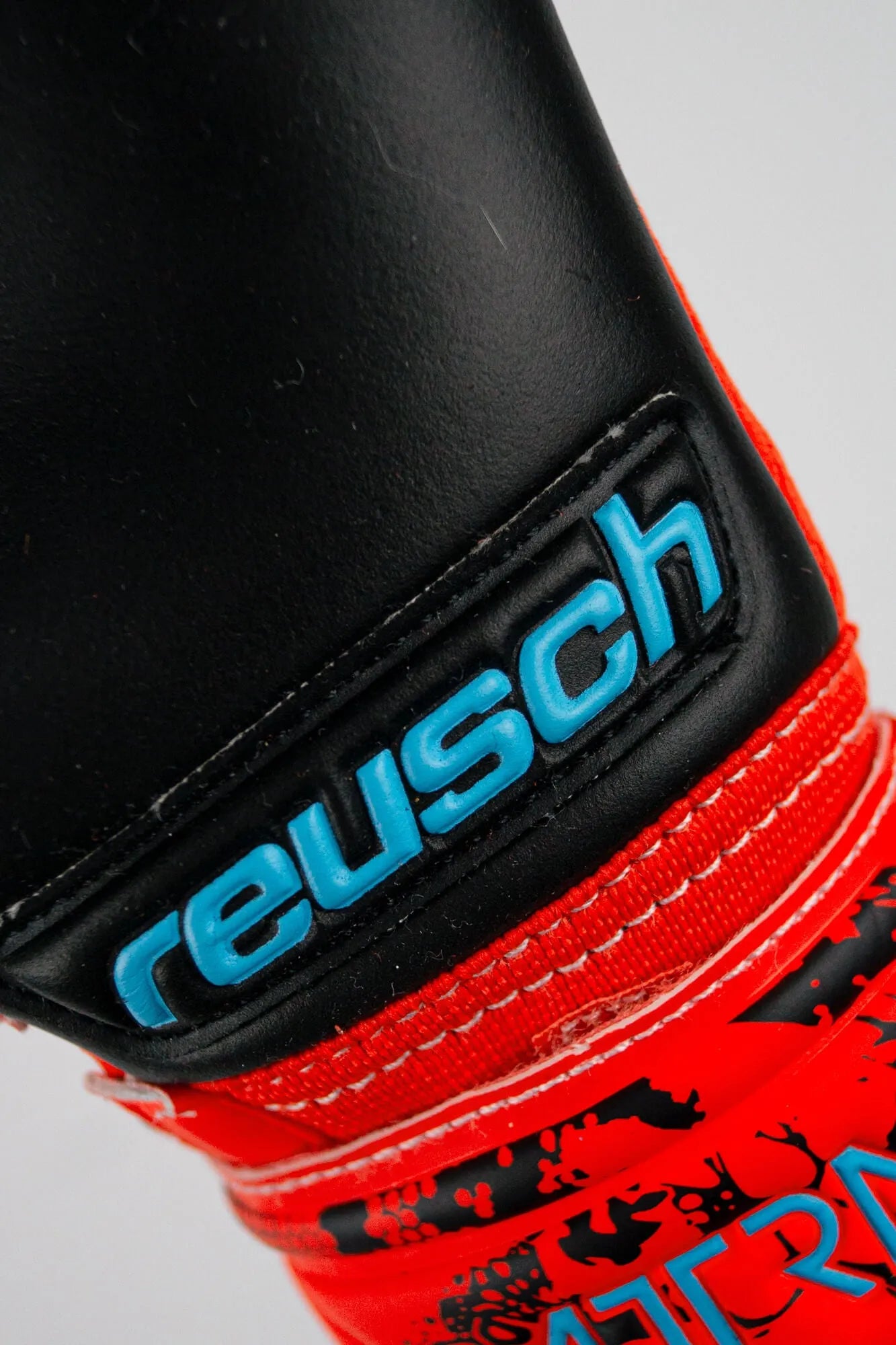 Reusch JR Attrakt Grip Evolution FS Goalkeeper Gloves (Detail 3)
