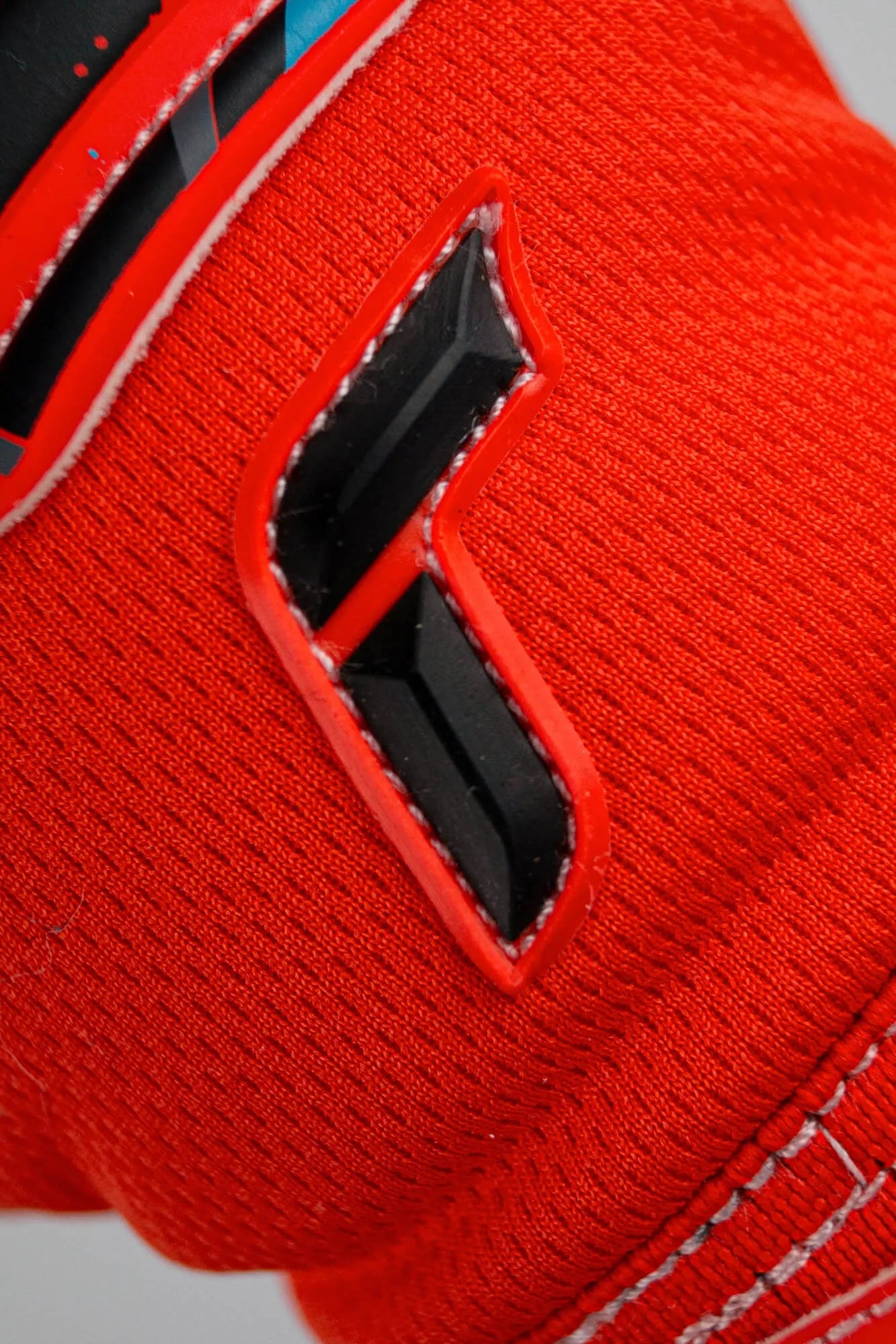Reusch JR Attrakt Grip Evolution FS Goalkeeper Gloves (Detail 2)