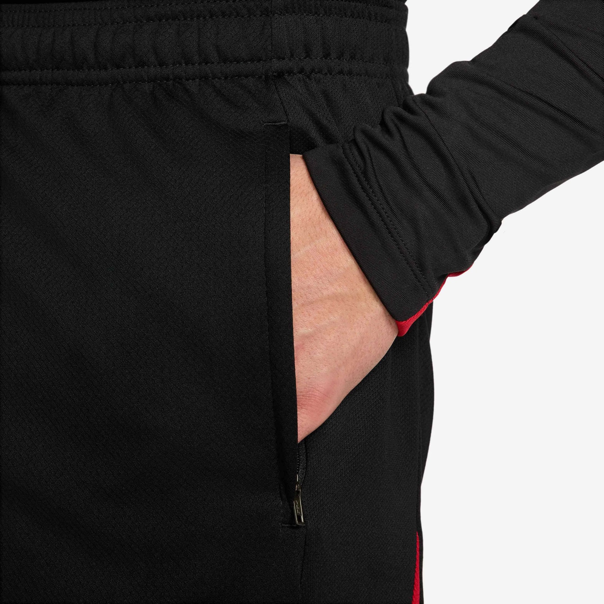 Nike 2024-25 Liverpool Men's Strike Shorts (Detail 2)